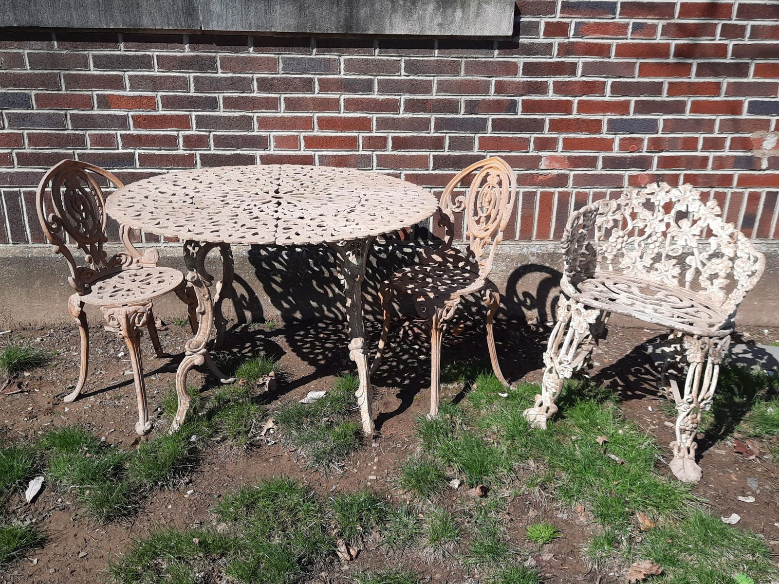 Wrought Iron Outdoor Table and 3 Chairs (1 of 5)