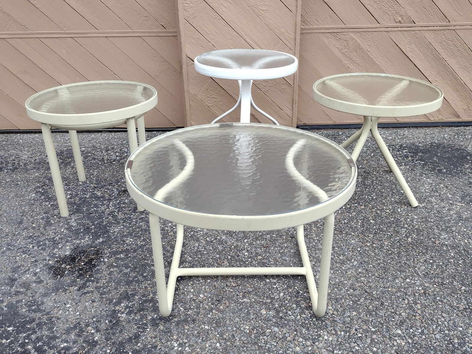4 Brown Jordan Outdoor Side Tables (1 of 7)