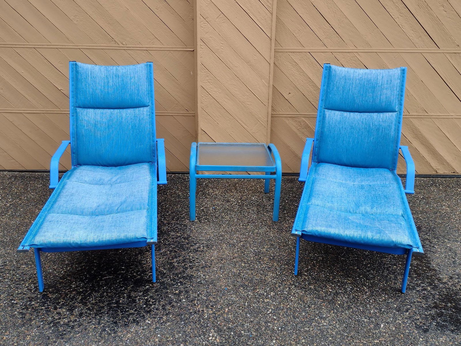 2 Brown Jordan Lounge Chairs & Side Table (1 of 9)