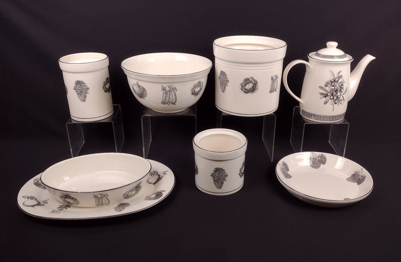 8 Pcs Pfaltzgraff "Farmers Market" Servingware (1 of 2)