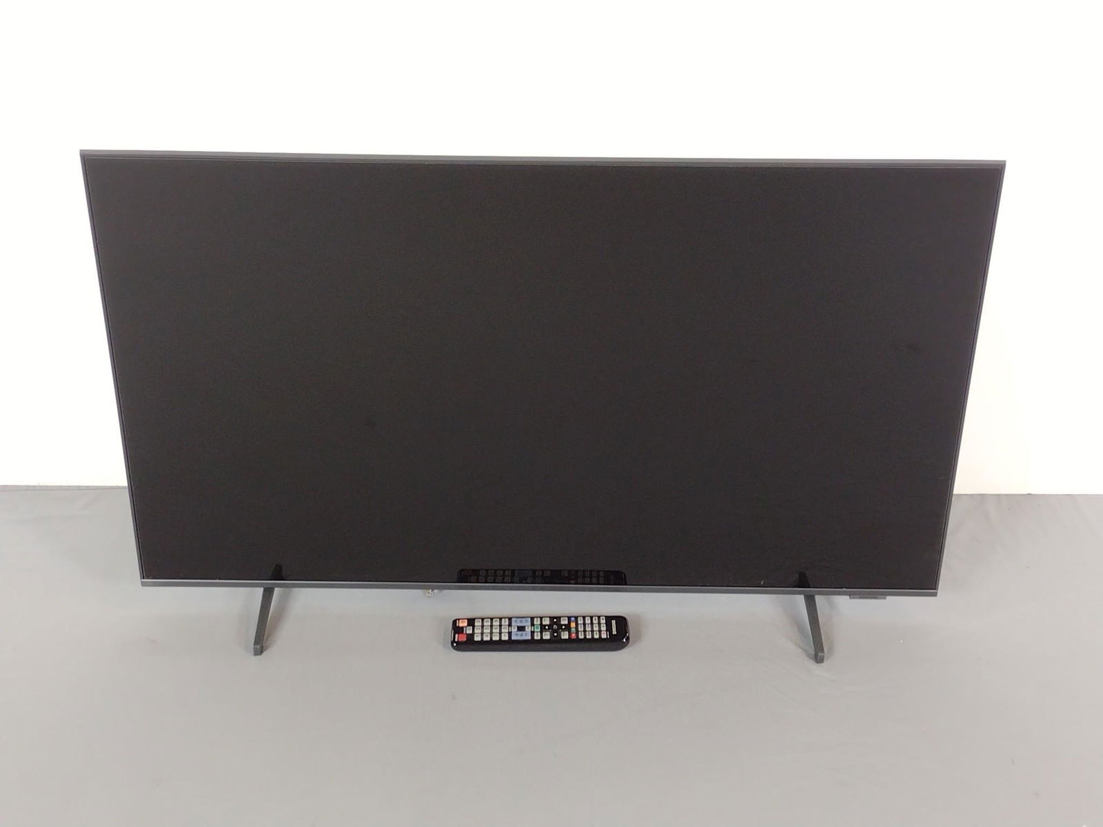 Samsung 43" QLED 4K UHD Smart Tizen TV (1 of 5)