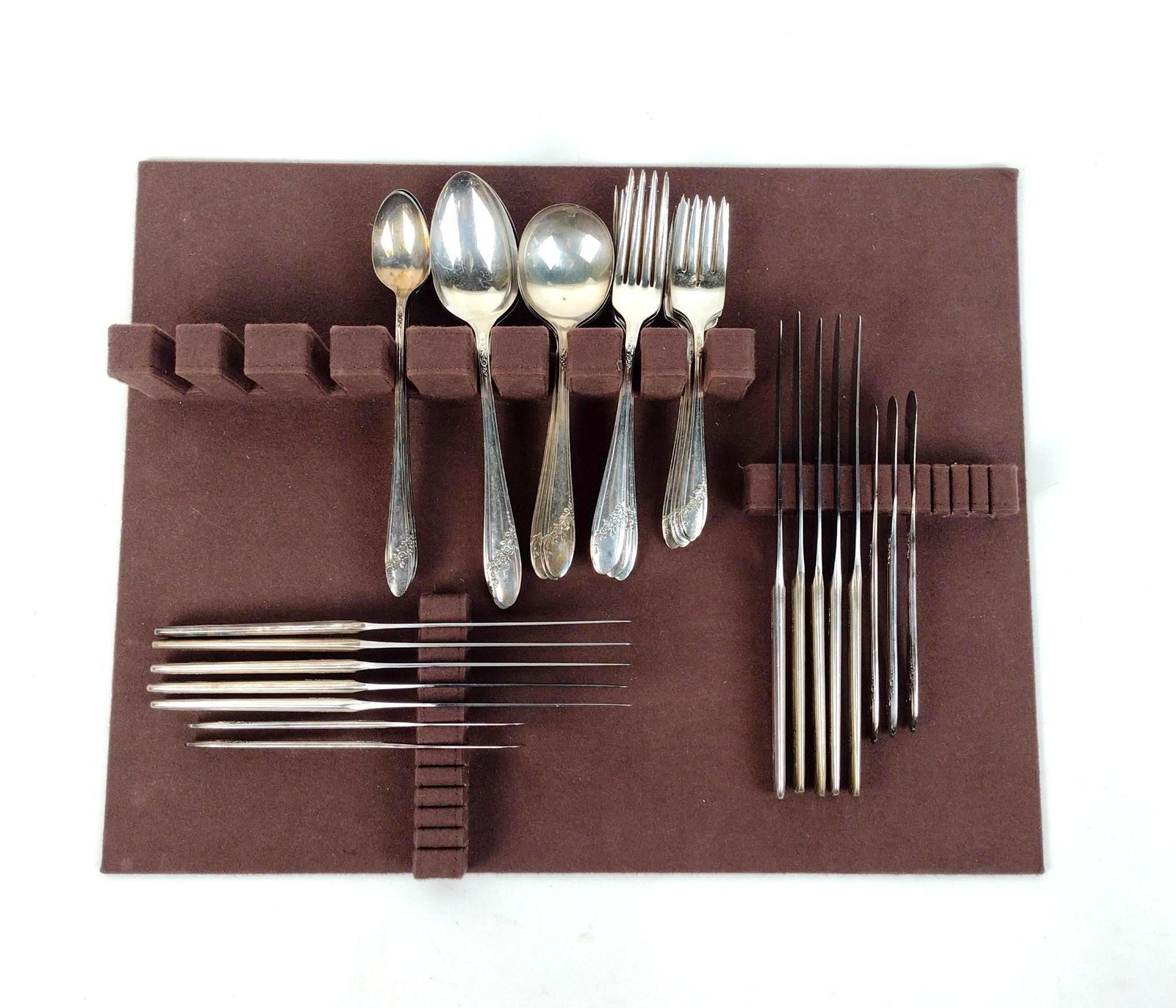 42 Pcs Oneida Flatware (1 of 3)
