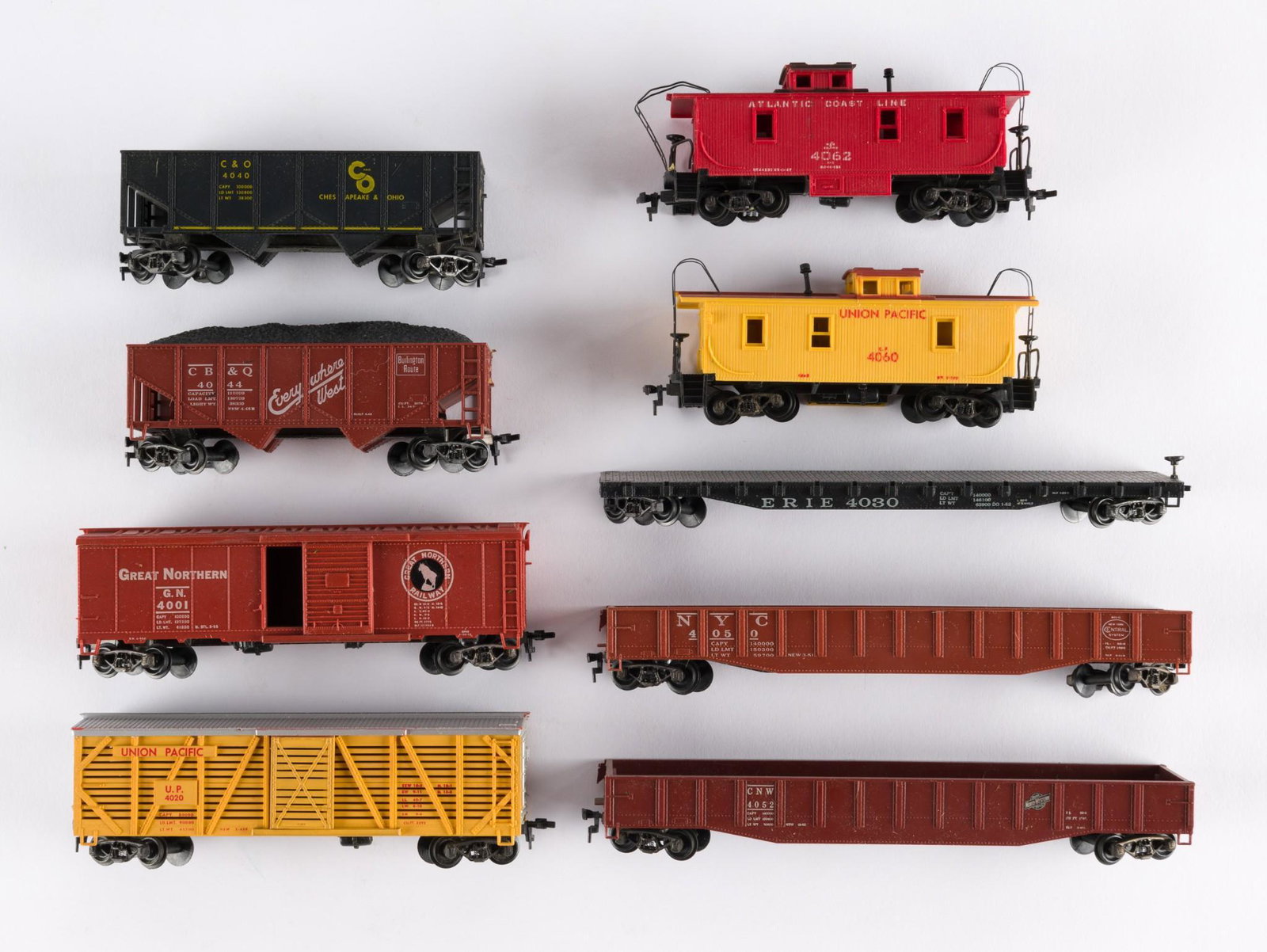9 Revell HO Train Cars Incl Union Pacific: Includes hoppers, box, and caboose. Some with light corrosion to bottom. All have been run. DP. IMPORTANT: Before bidding, please read the terms and conditions. When you registered for the auction you