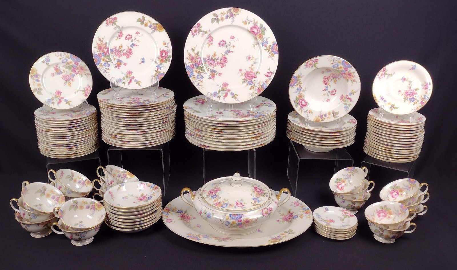 113 Pcs Castleton "Sunnybrooke" Dinnerware (1 of 3)