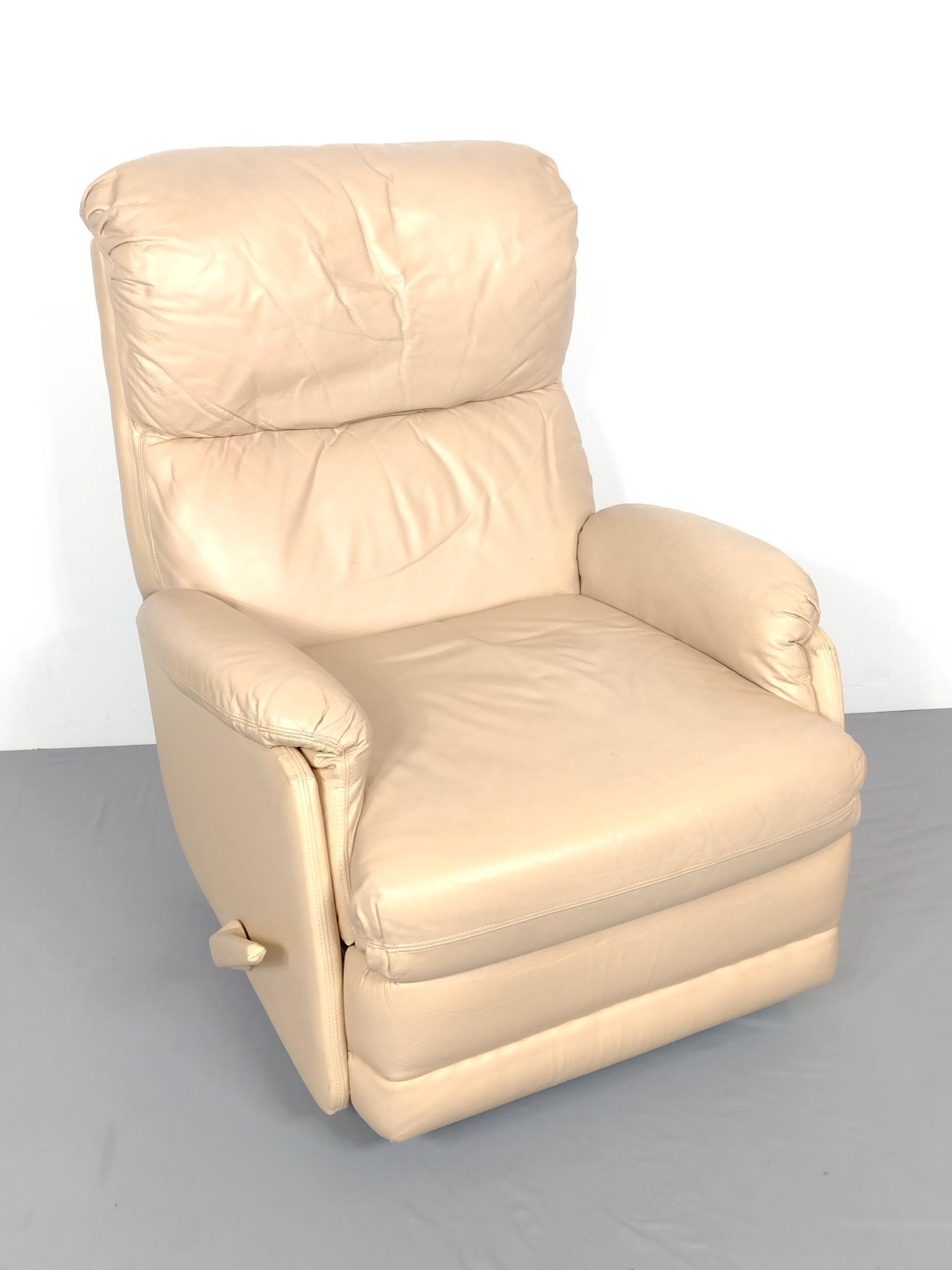 Leather Recliner: 31" wide X 30" deep X 38" high. Has some areas of discoloring. No manufactures name found. MG. IMPORTANT: Before bidding, please read the terms and conditions. When you registered for the auction you