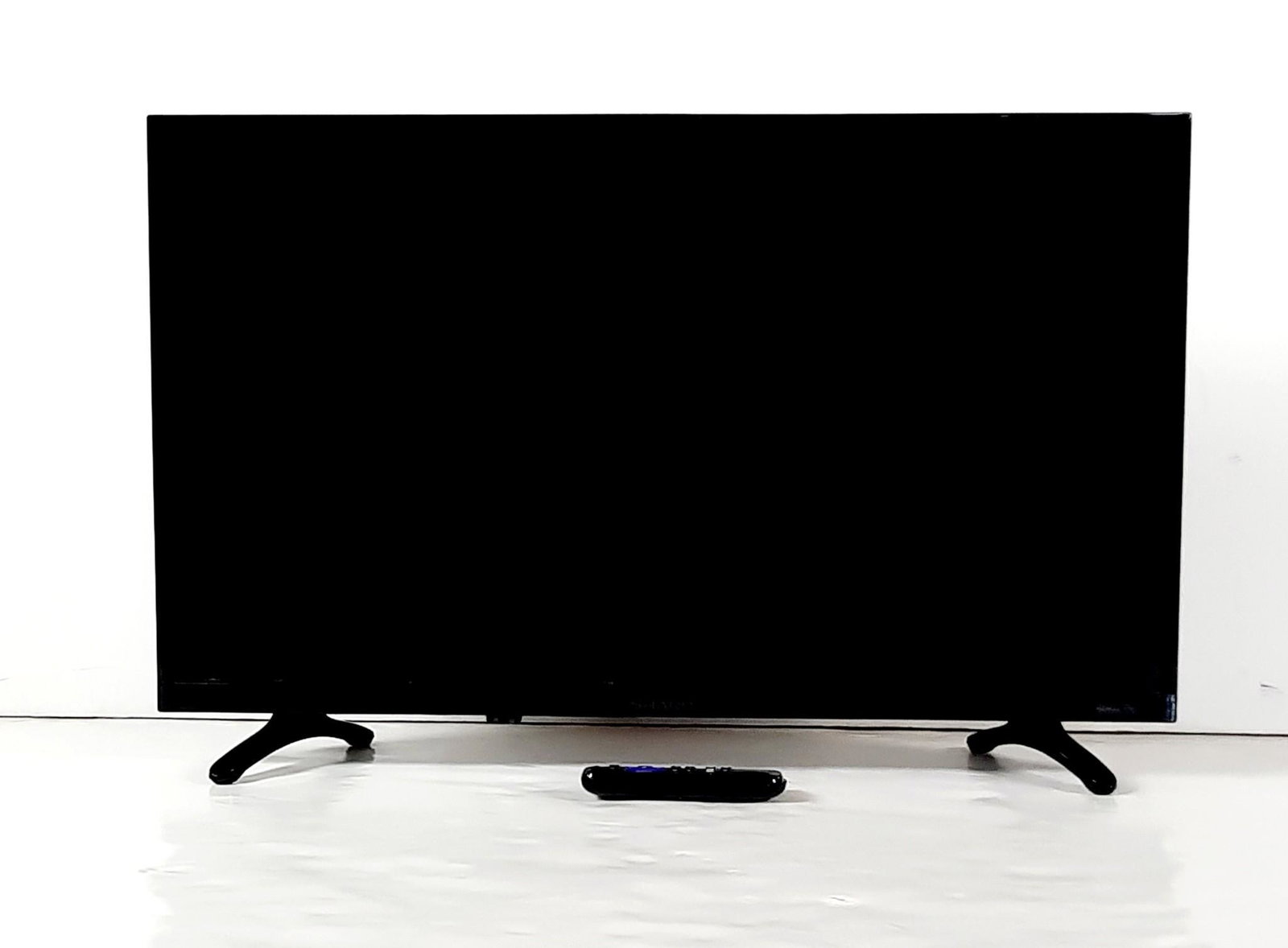 32" LCD Color TV (1 of 3)