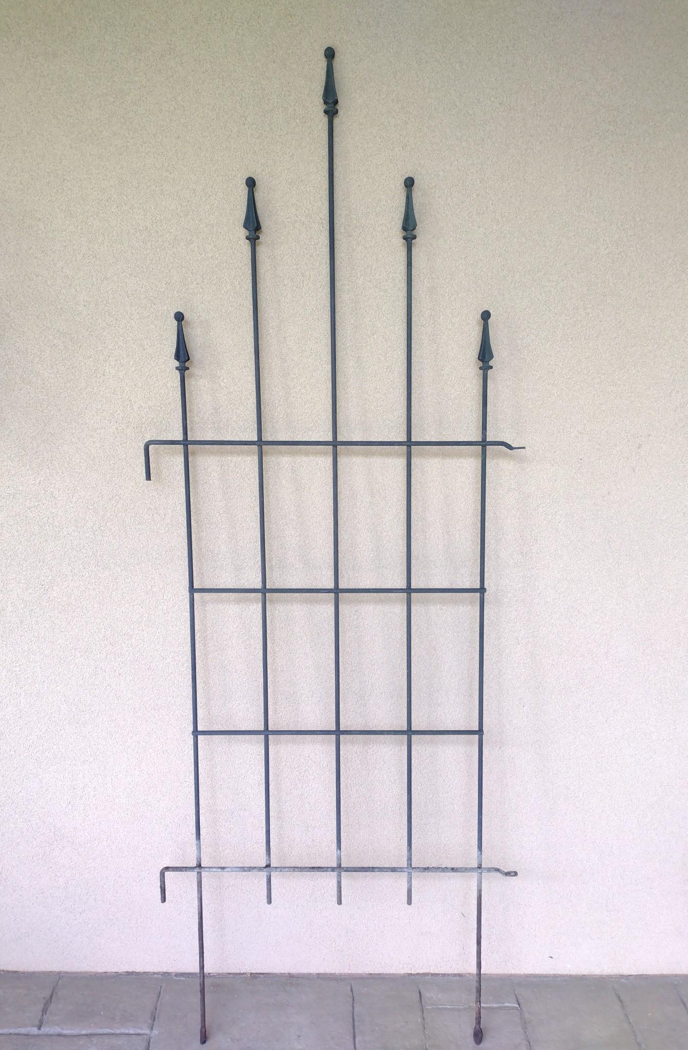 Metal Garden Trellis (1 of 3)