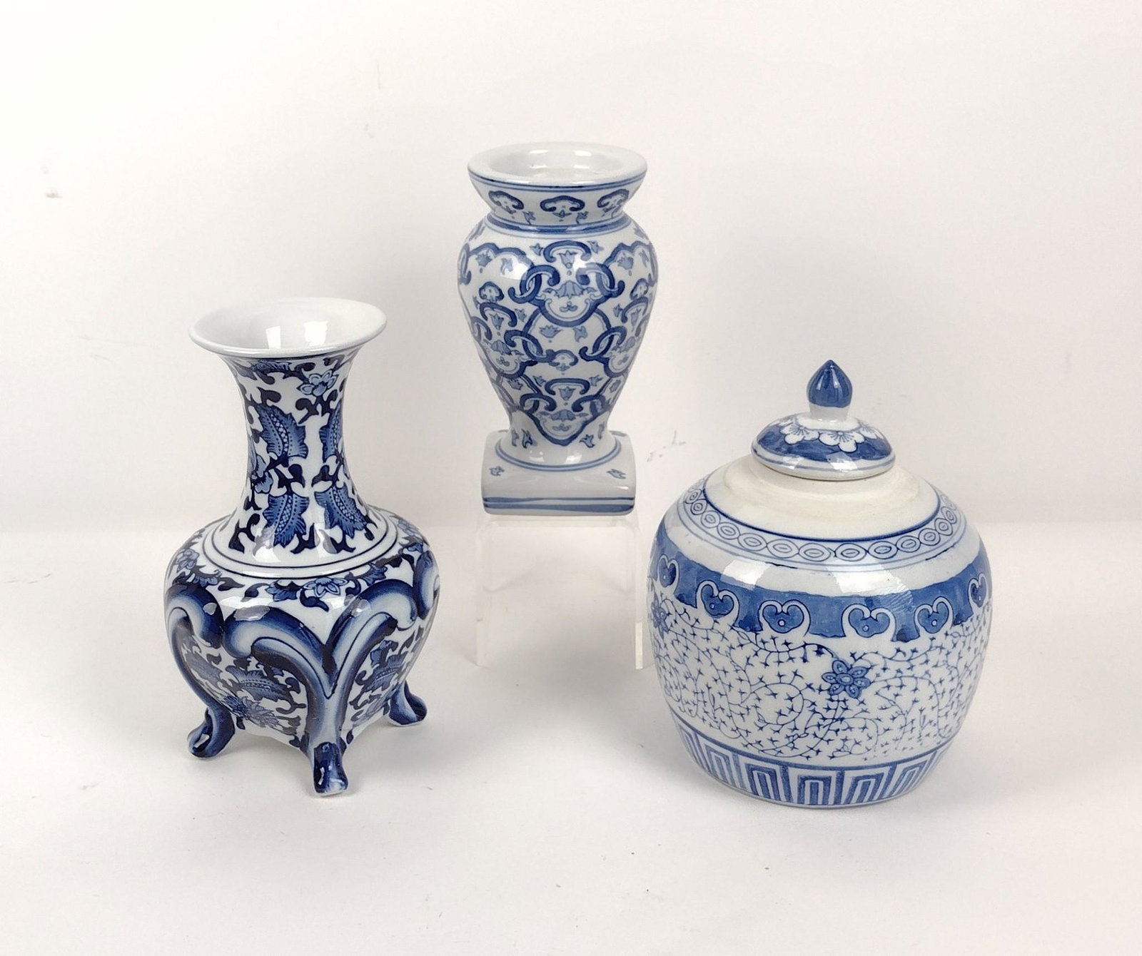 3 Blue & White Ceramics incl Vases and Jar (1 of 4)