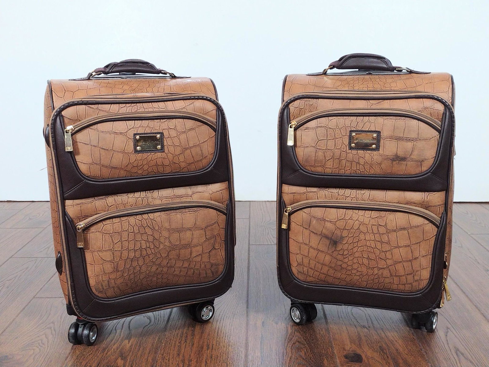 2 Pcs Adrienne Vittadini Luggage (1 of 5)