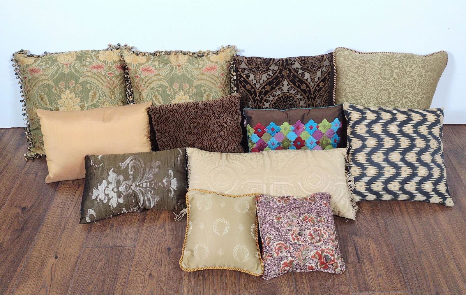 12 Decorative Throw Pillows (1 of 6)