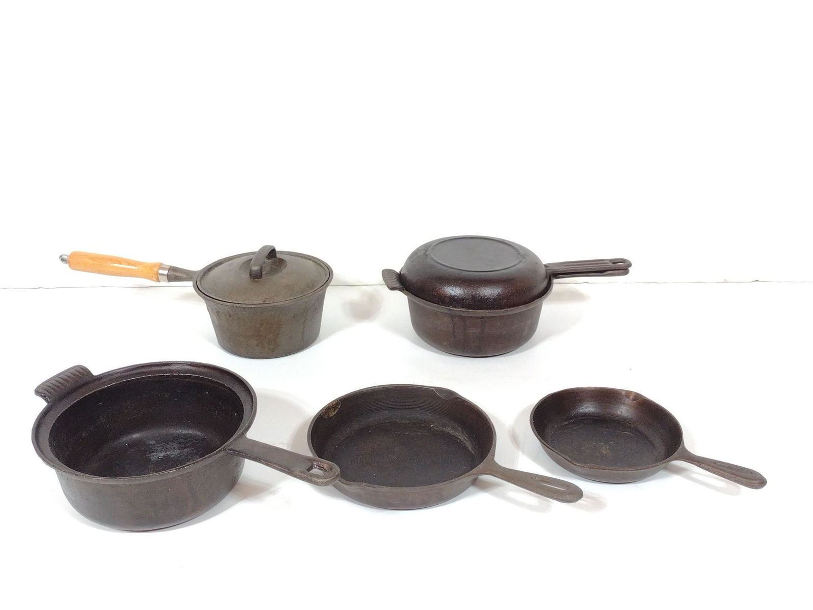5 Pcs Cast Iron Cookware (1 of 8)