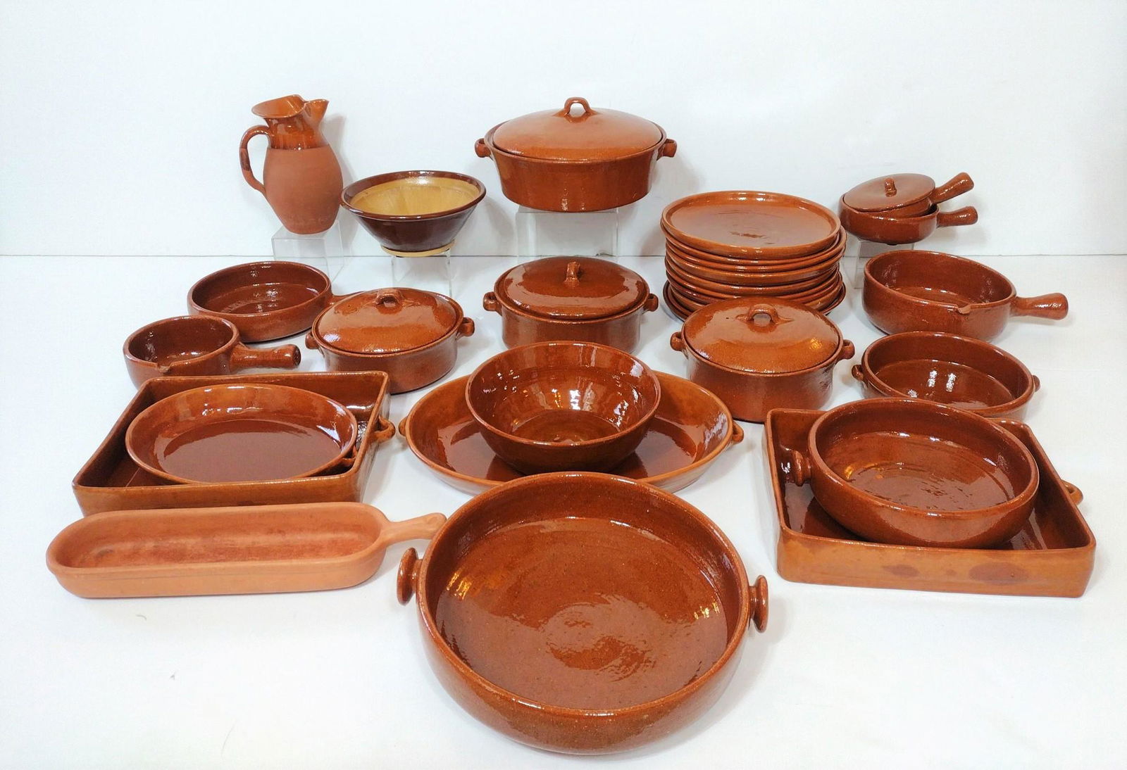 30 Pcs Terracotta Dinner / Servingware (1 of 8)