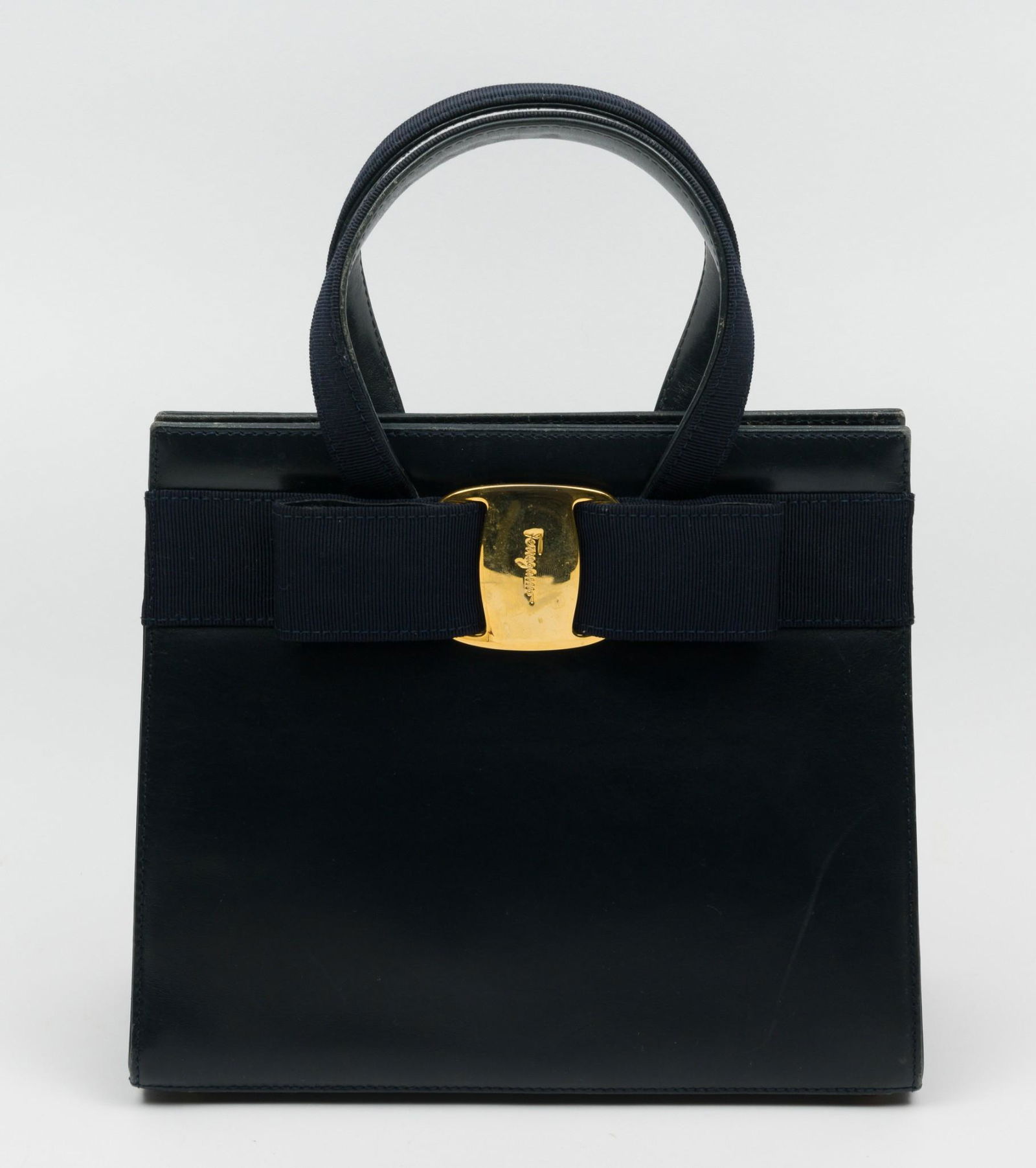 Salvatore Ferragamo Vara Bow Purse: DESCRIPTION: Salvatore Ferragamo Vara Bow Purse. Made from calfskin leather with a natural grain. Decorated with a grosgrain insert and vara bow with a central plate in golden metal. With dust bag. PR