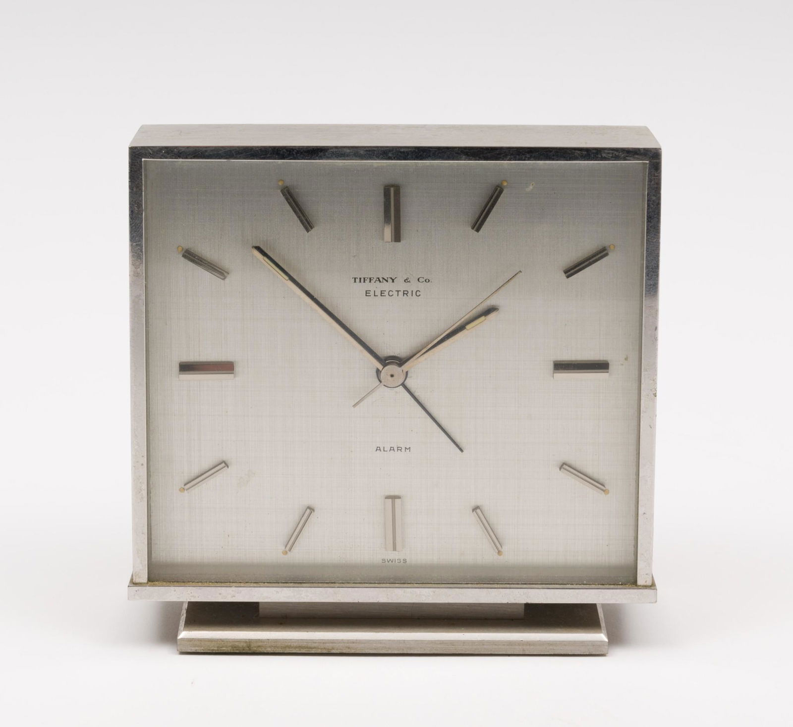 Vintage 17J Tiffany & Co. Electric Alarm Clock (1 of 5)