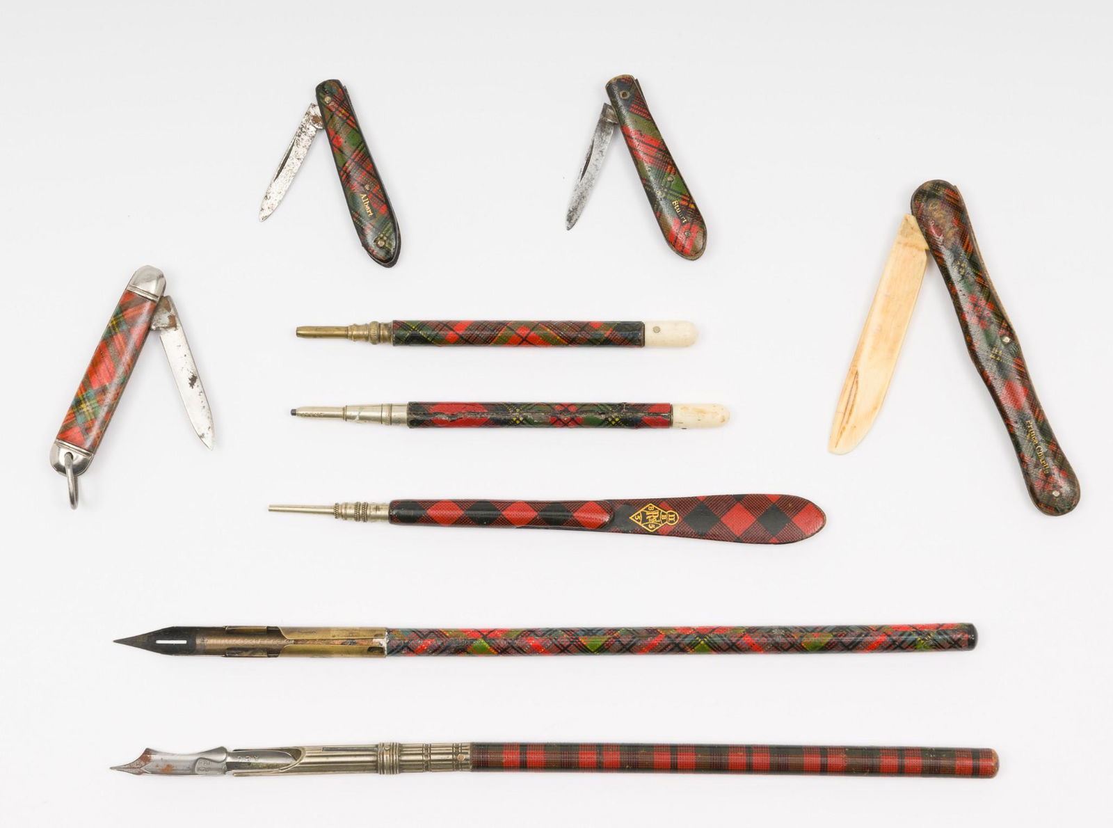 9 Pcs Tartan Ware incl. Pocket Knives (1 of 4)