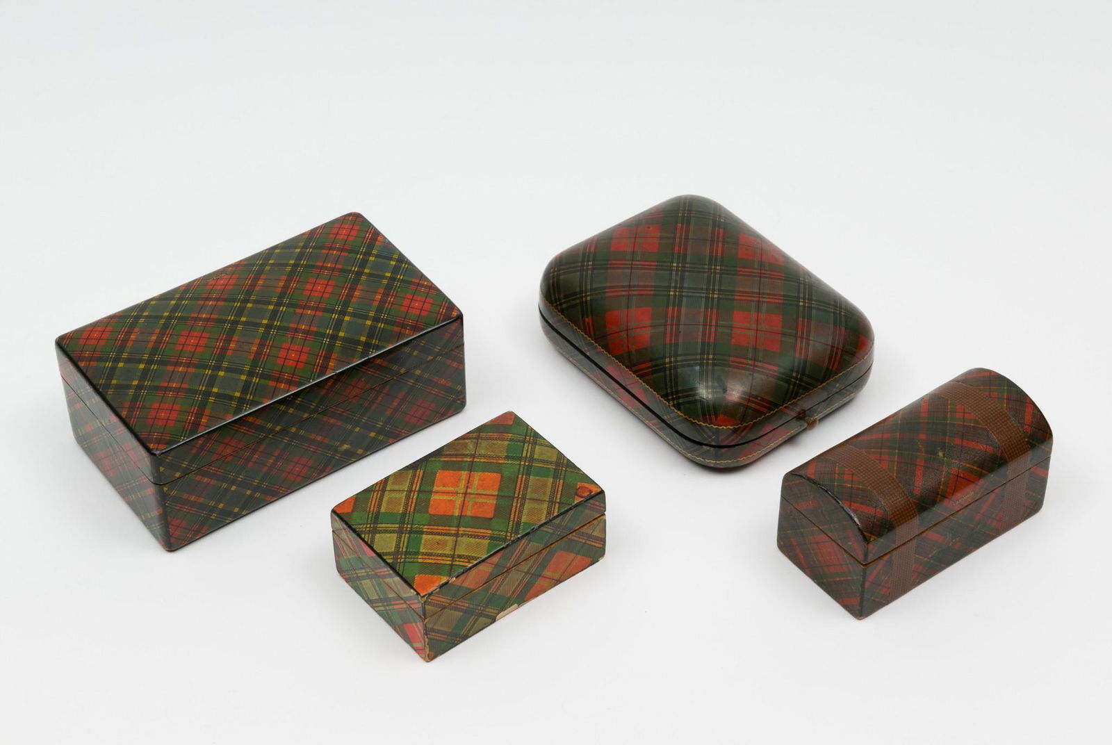 4 Pcs Antique Tartan Ware incl. Watch Box (1 of 5)