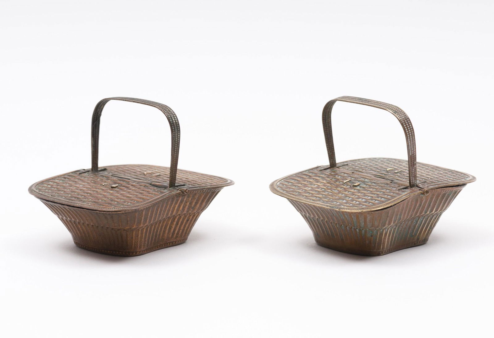 2 19th C Brass W. Avery & Son Picnic Basket Needle Cases (1 of 4)