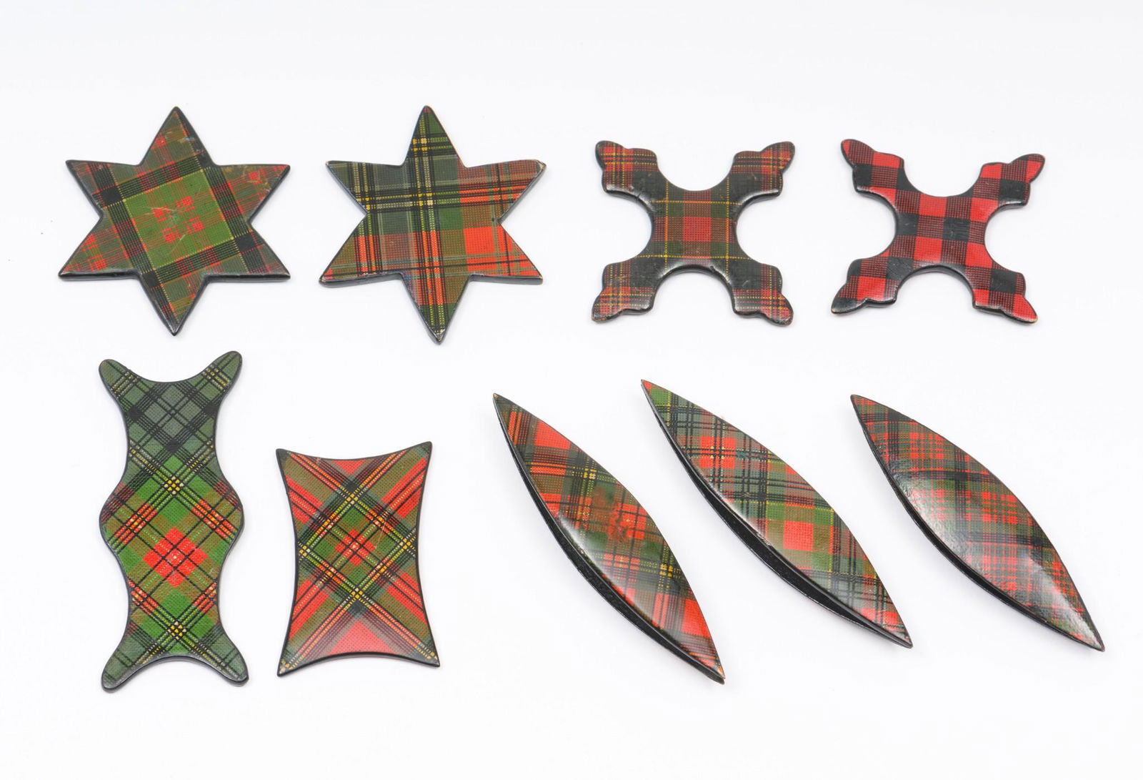 9 Tartanware Thread Winders and Shuttles (1 of 6)