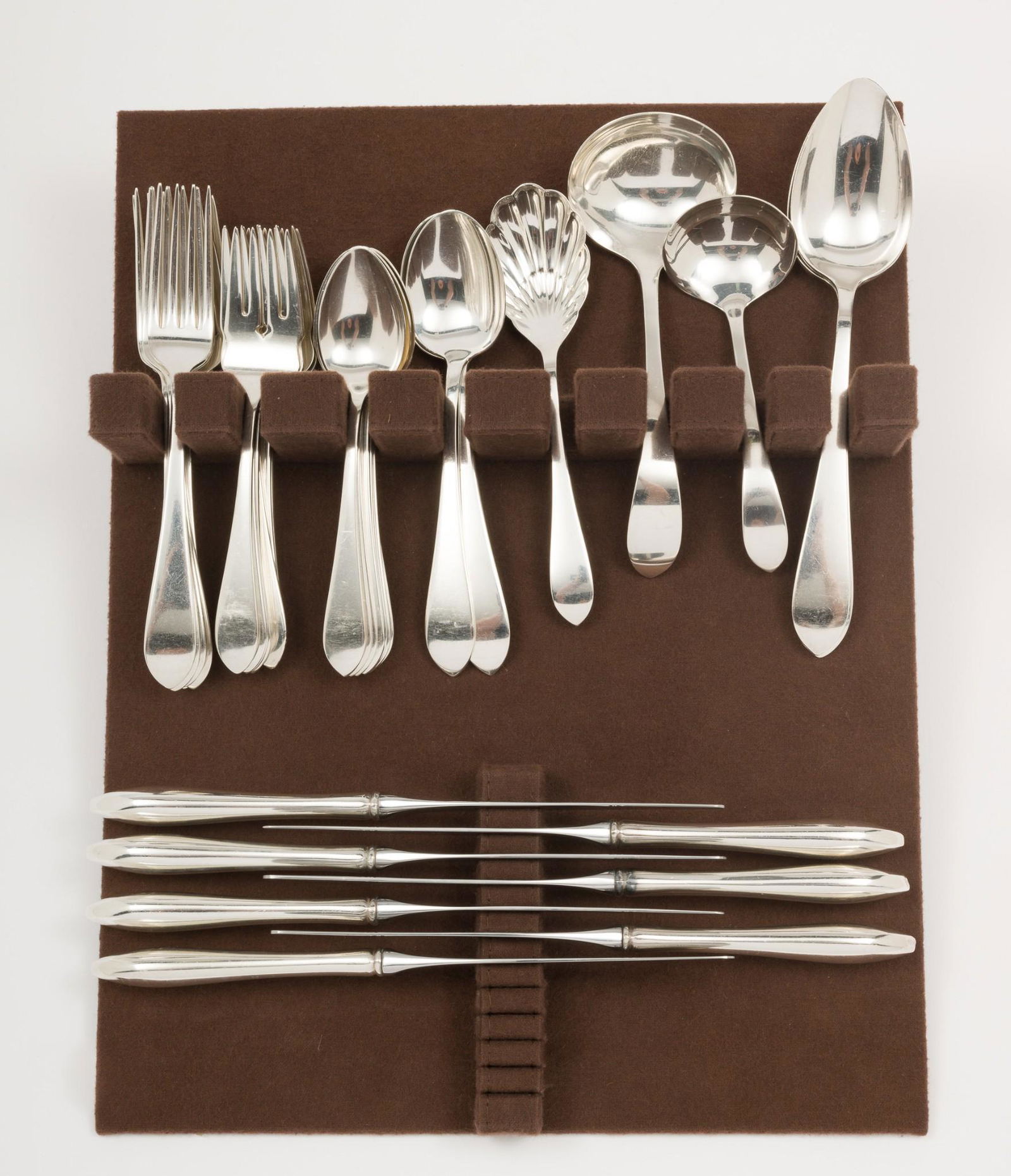 35 Pc. Reed & Barton Sterling Flatware Set, Pointed Antique (1 of 5)