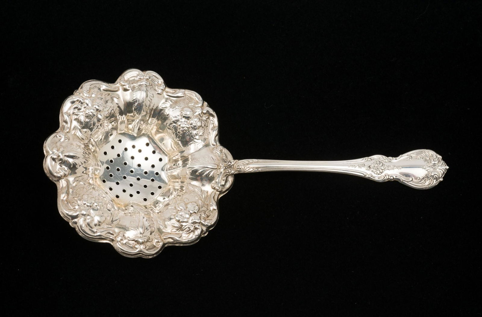 Towle Sterling Old Master Tea Strainer (1 of 6)