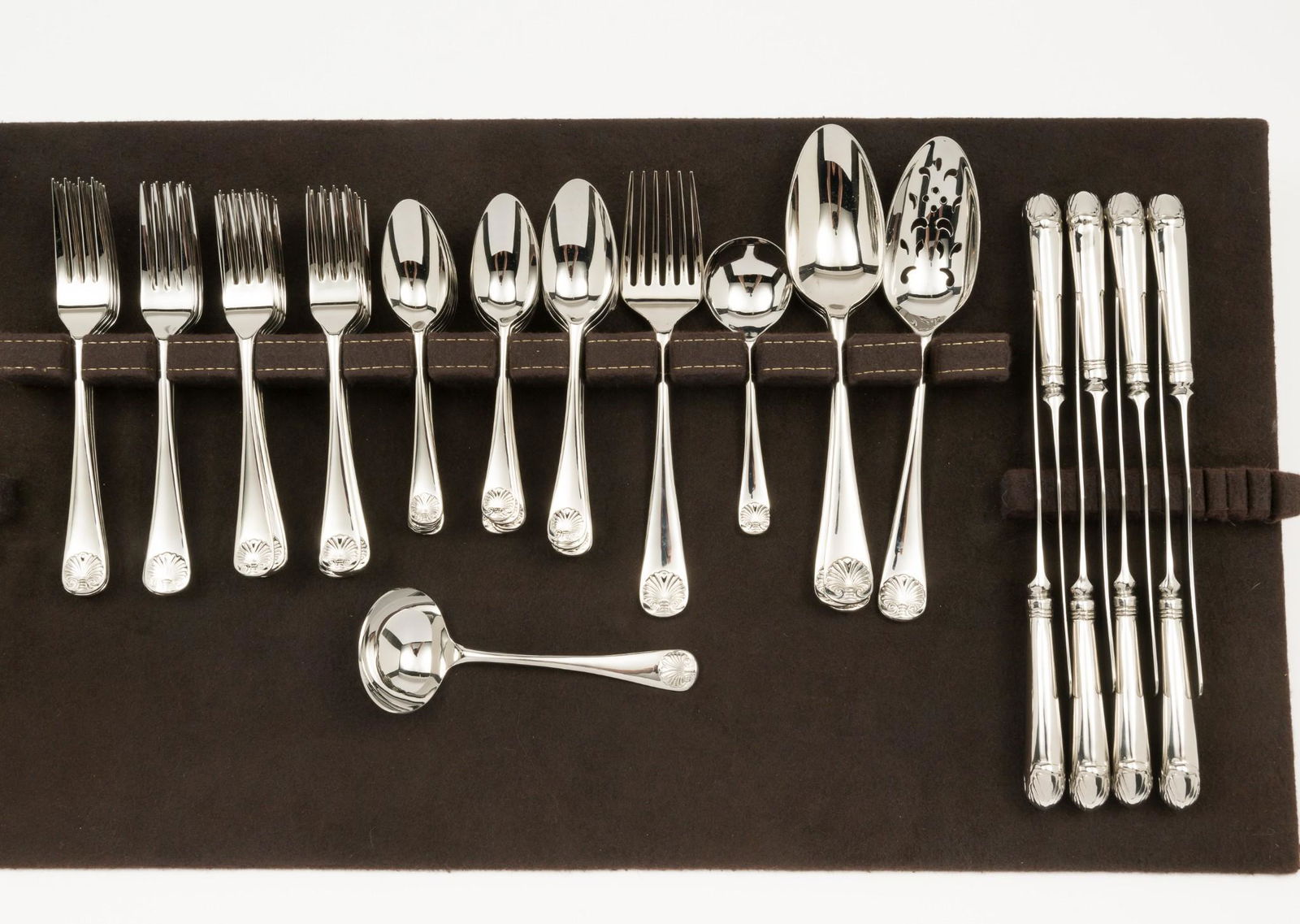 59 Pcs. Stieff Williamsburg Stainless Steel Flatware, Royal Shell (1 of 7)
