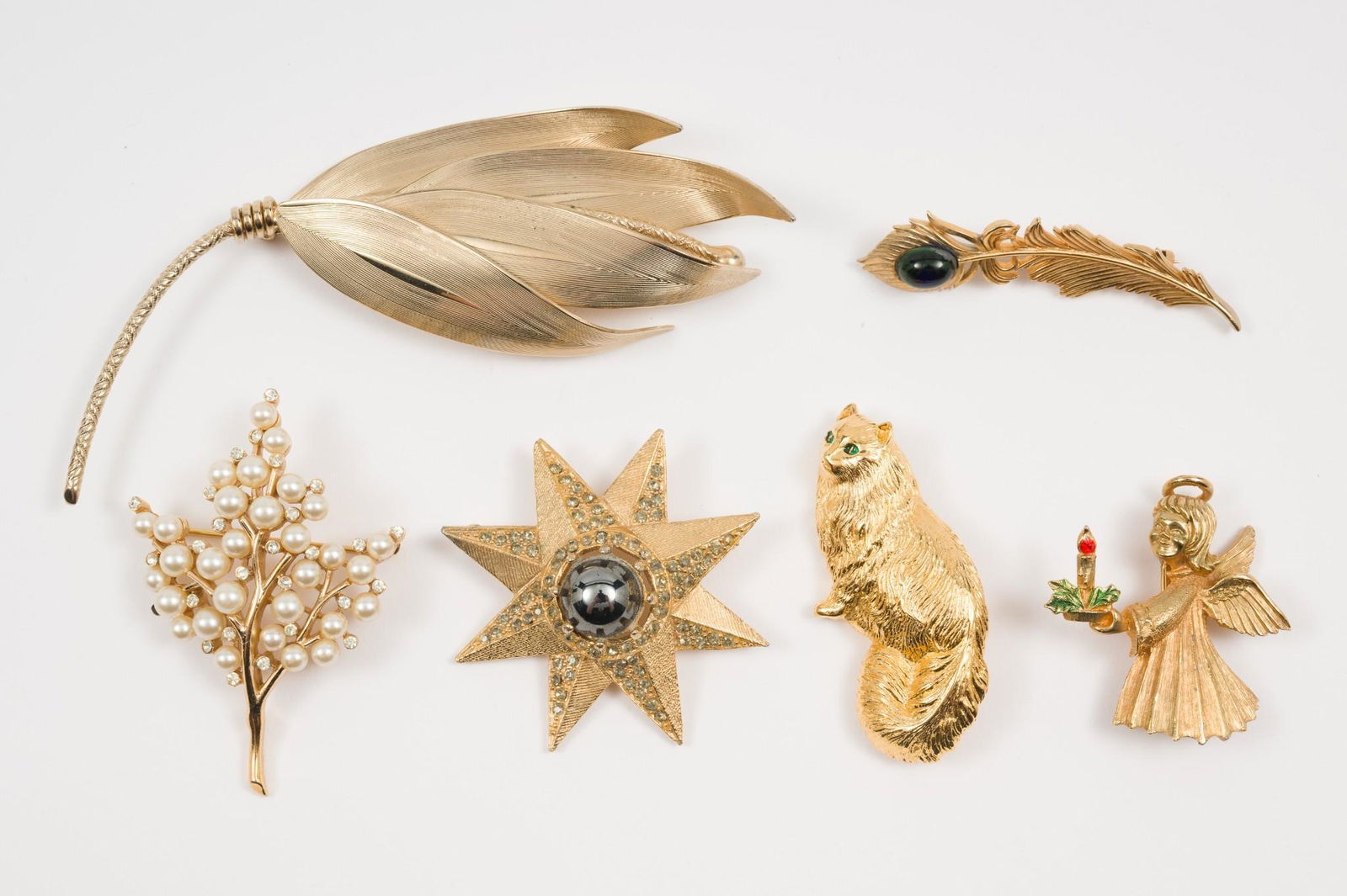 6 Costume Brooches (1 of 5)