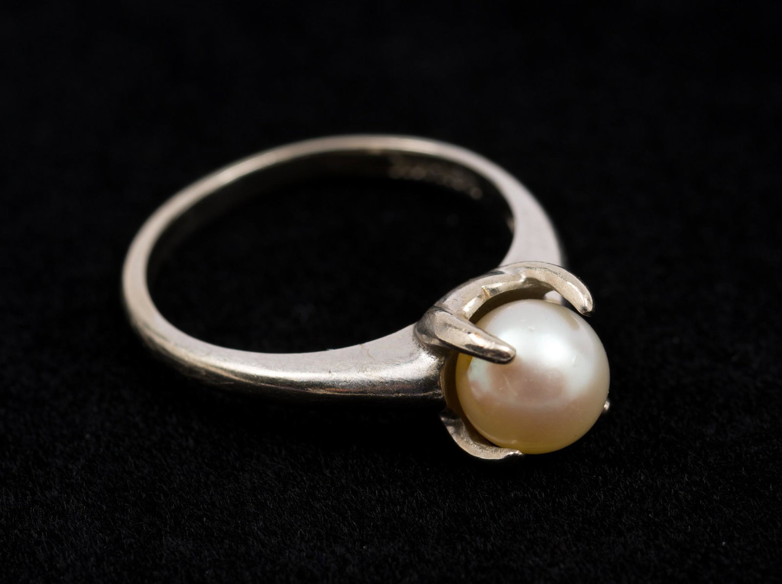 14K White Gold & Pearl Ring: Marked 14k white gold ring with 6.5mm pearl. 1.9 dwt. Size 5-1/2". AJ/EK IMPORTANT: Before bidding, please read the terms and conditions. When you registered for the auction you agreed to these terms 