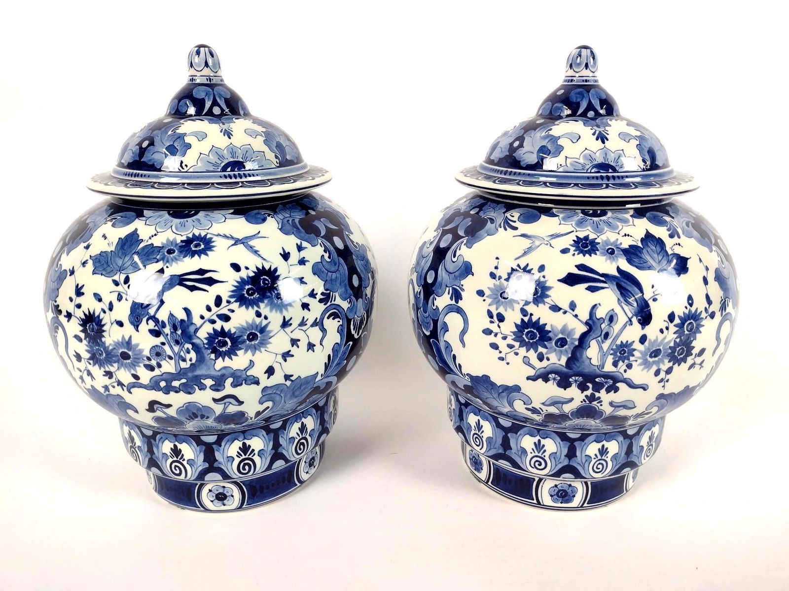 Pr Regina Delft Ginger Jars With Birds (1 of 5)