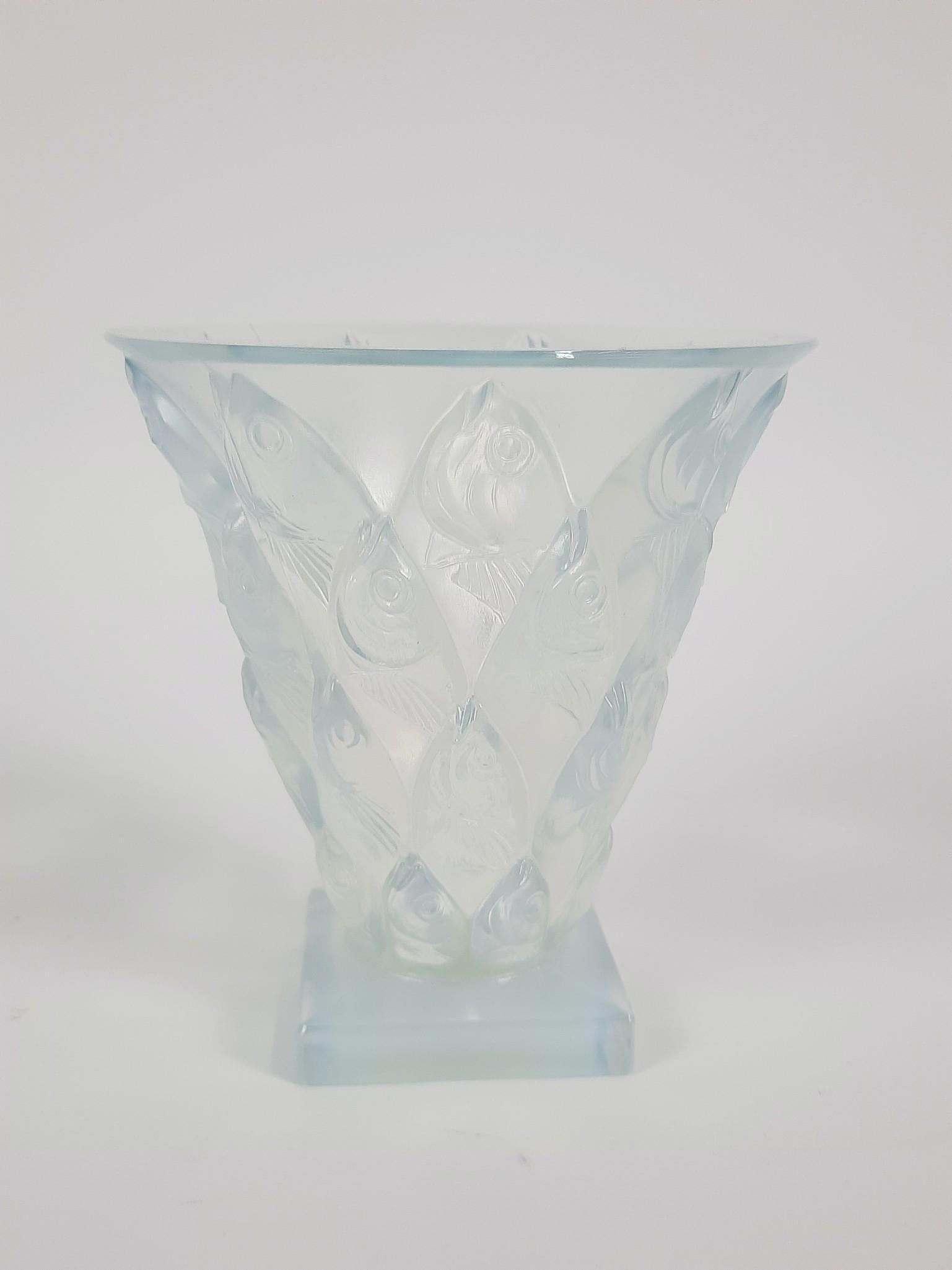 Sabino Opalescent Fish Vase: 4-3/4" diameter x 5" high. LR From the estate of Robert Harman. IMPORTANT: Before bidding, please read the terms and conditions. When you registered for the auction you agreed to these terms and will 