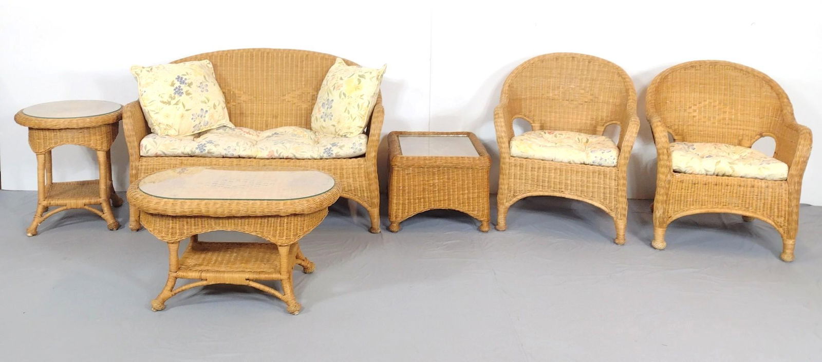 6 Pc Wicker Patio Set (1 of 8)