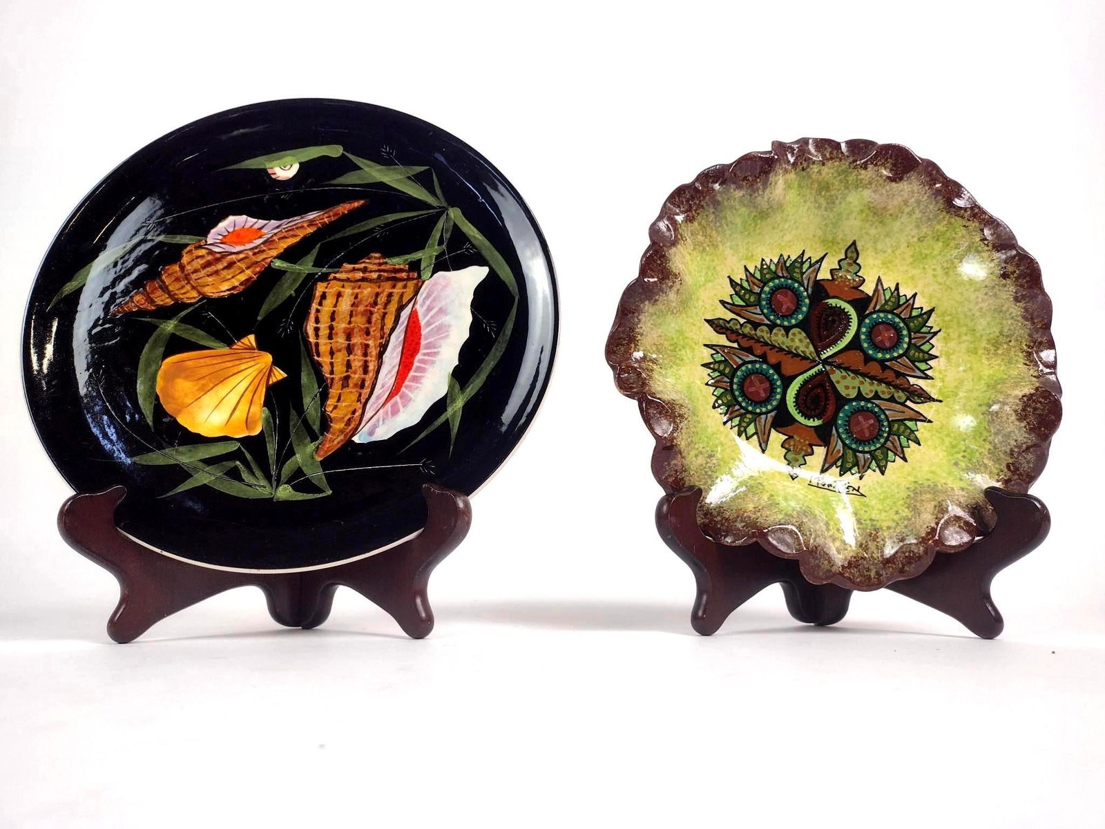 2 Pcs of Quimper incl Seashell Cabinet Plate (1 of 5)