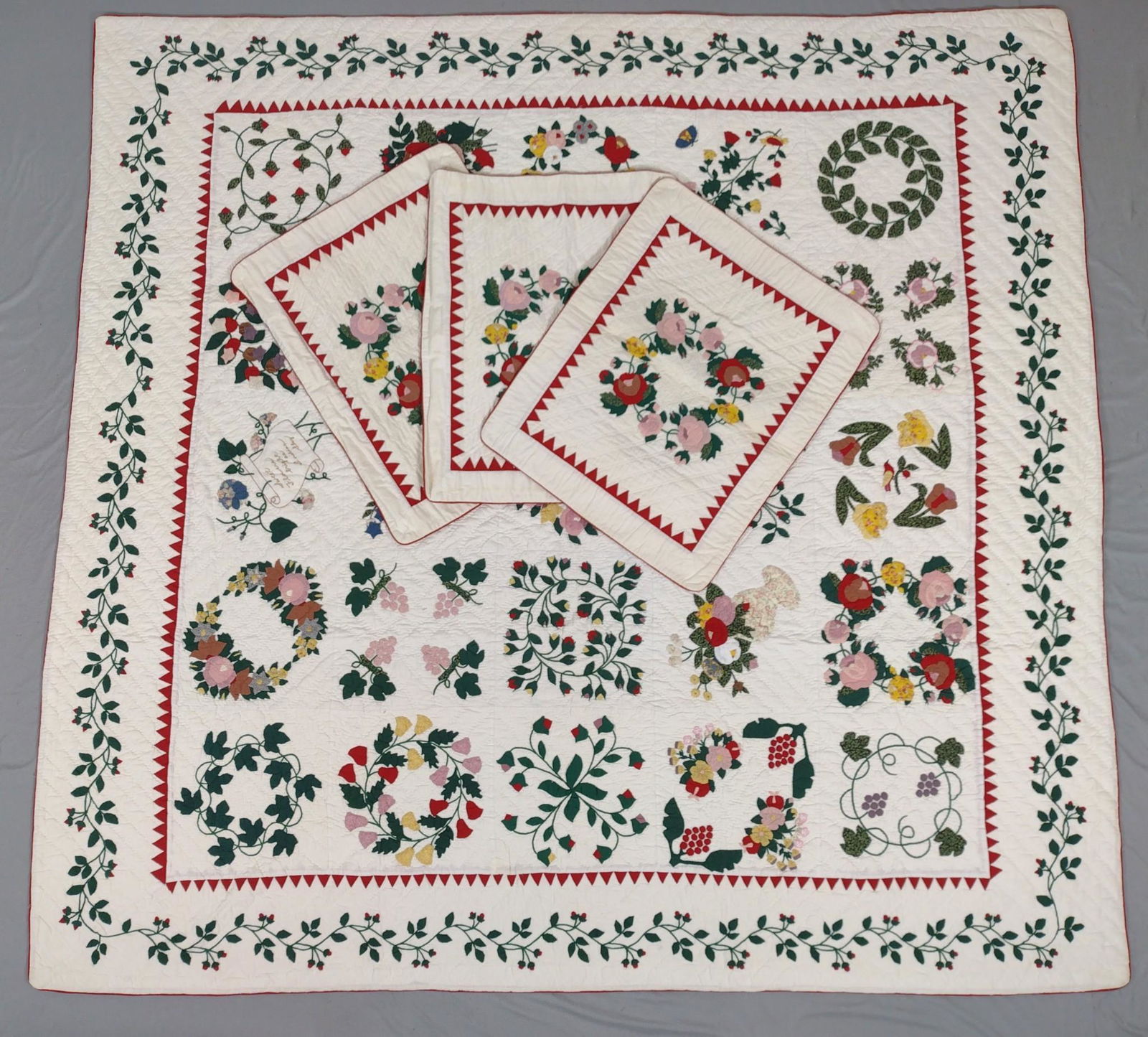 4 Pc Strawberry Garden Quilt & Pillow Shams (1 of 5)