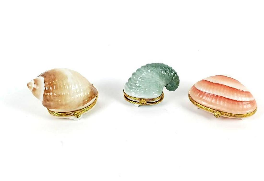 3 Porcelaine de Paris Shell Trinket Boxes (1 of 10)
