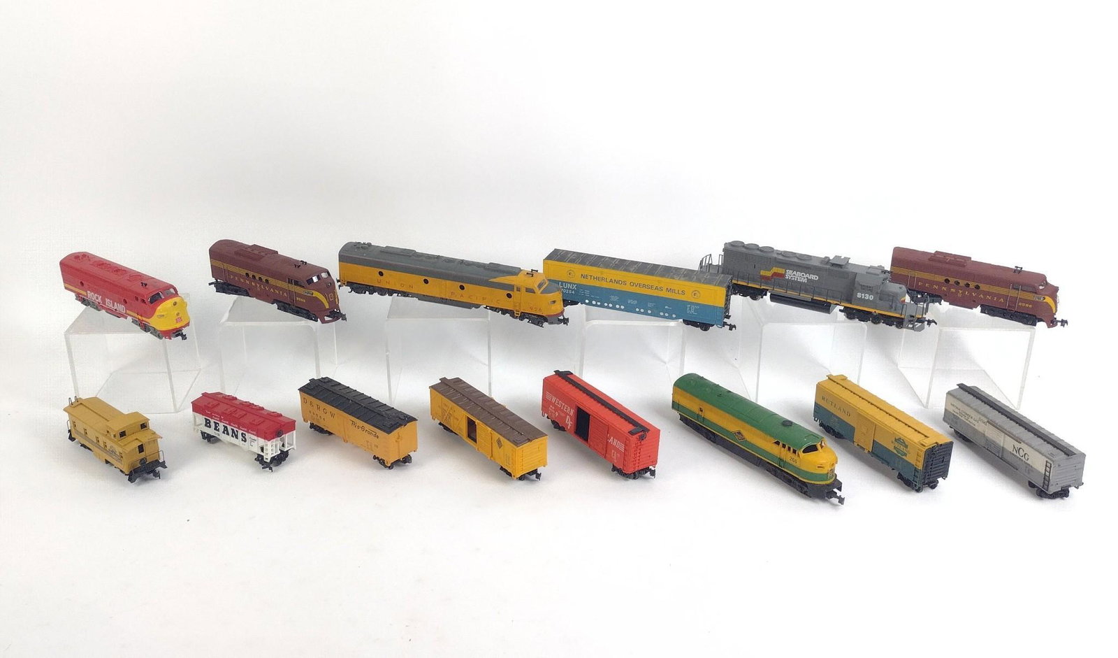 14 HO Scale Trains: 5" to 9-1/2" long. Some casings only (no wheels). MEG From the estate of Robert Harman. IMPORTANT: Before bidding, please read the terms and conditions. When you registered for the auction you agreed 