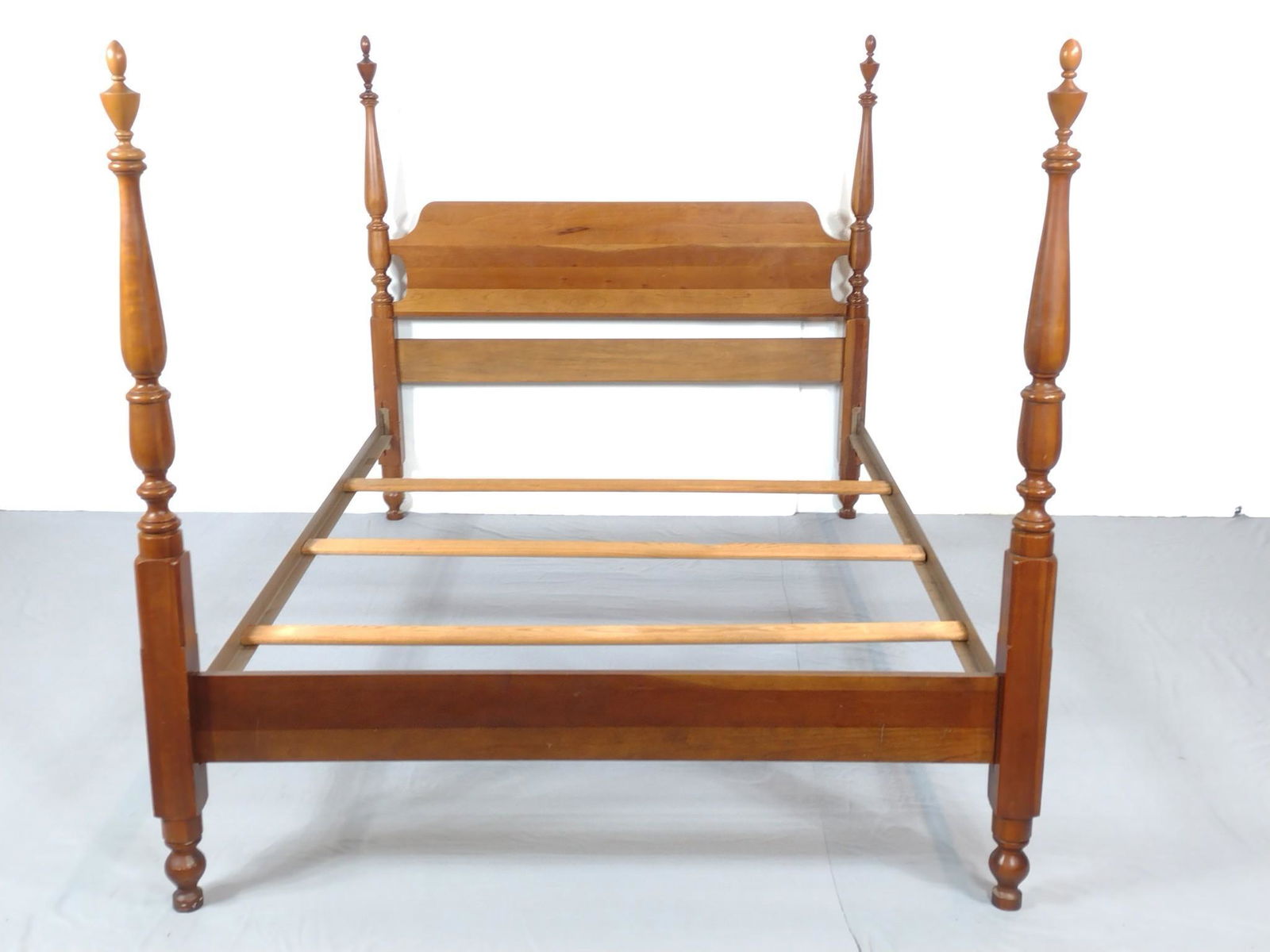 Full Size Four Post Bed (1 of 4)