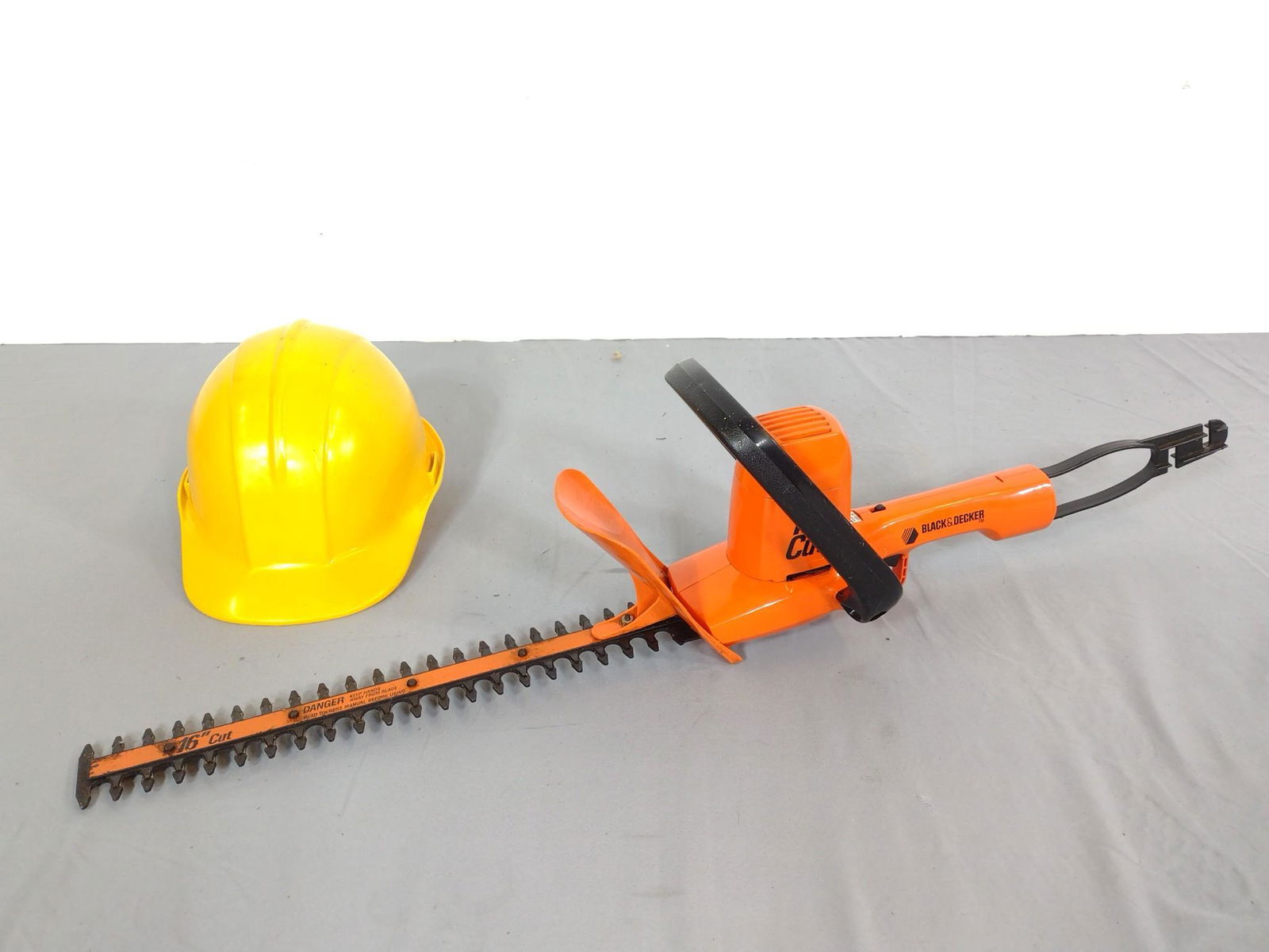 Black & Decker 16" Hedge Trimmer & Hard Hat (1 of 3)