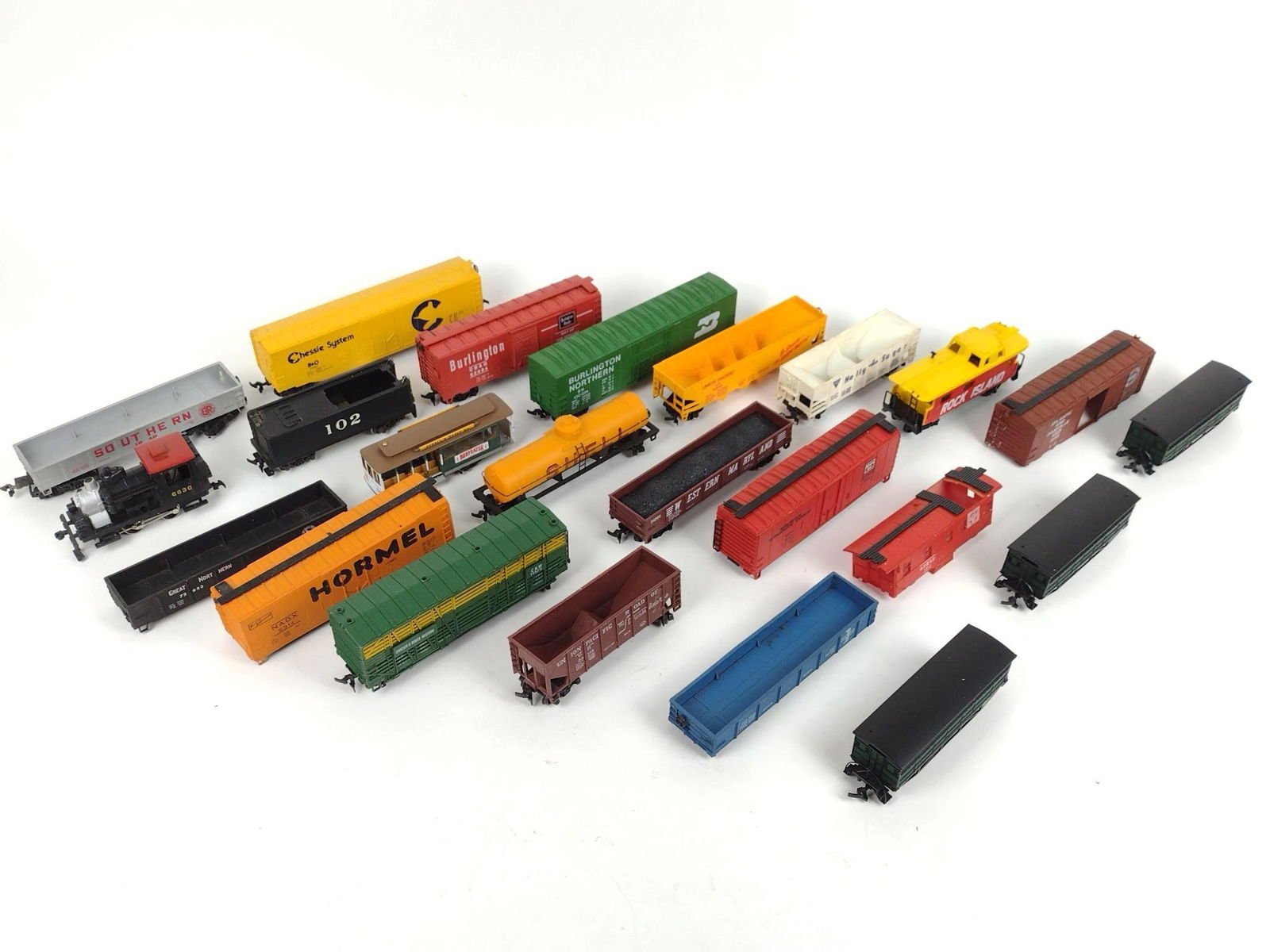 23 HO Scale Trains (1 of 20)