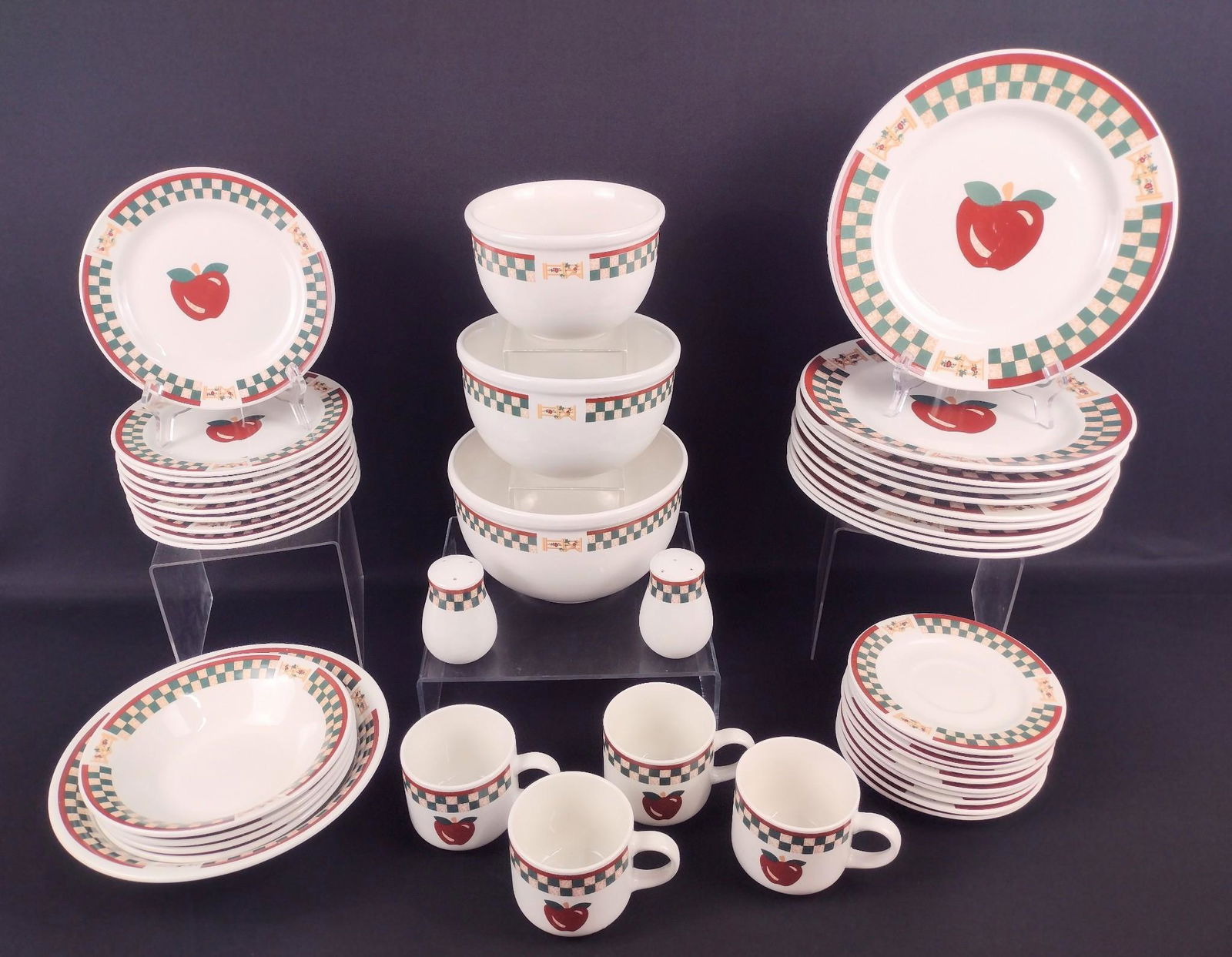 44 Pcs Betty Crocker Country Inn Collection Dinnerware (1 of 3)