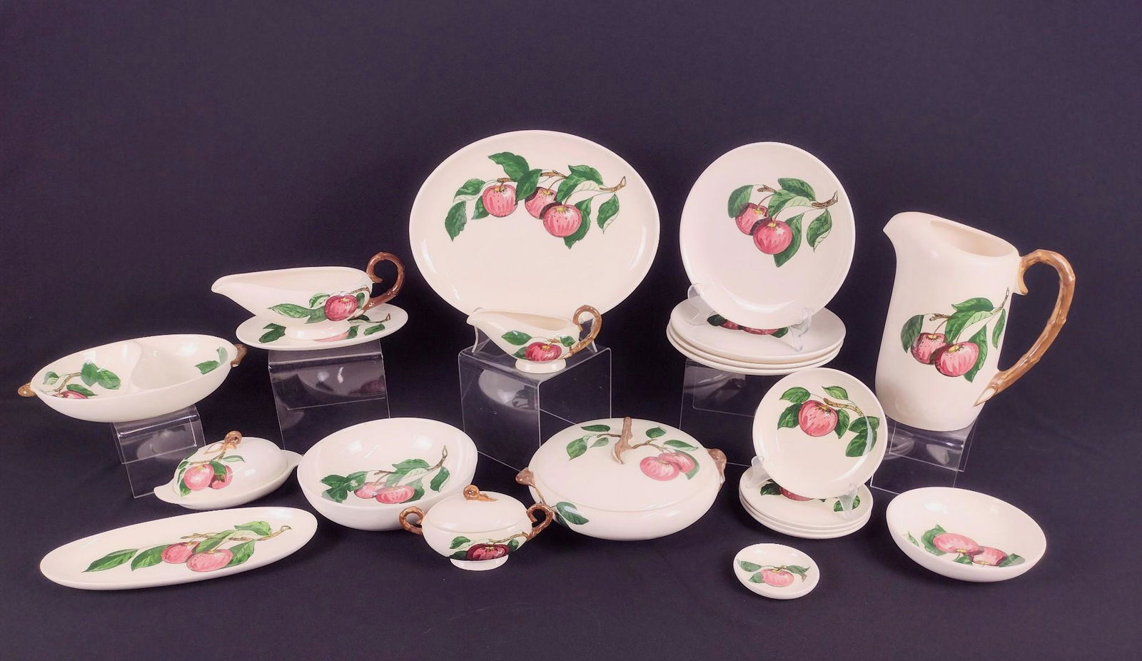 21 Pcs Metlox "Apple" Dinnerware (1 of 3)
