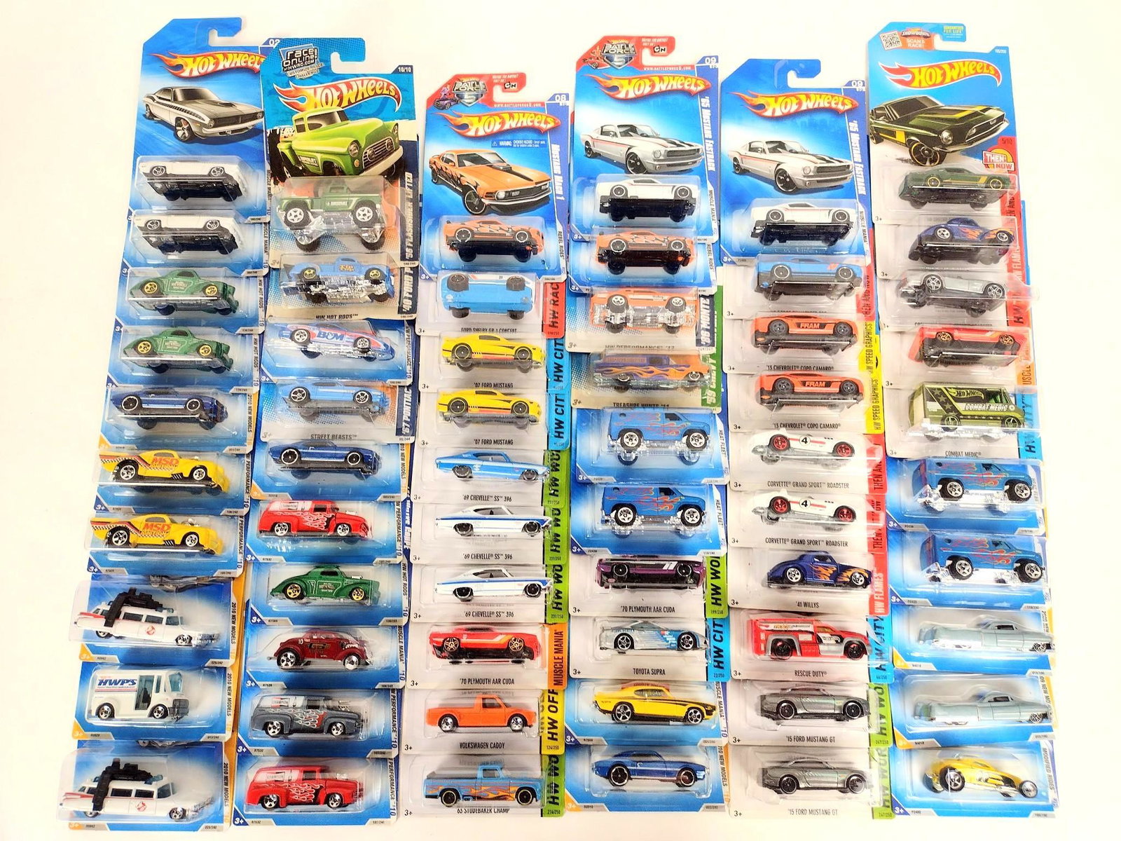 60 Vintage Hot Wheels incl "HW City": All factory sealed. EL IMPORTANT: Before bidding, please read the terms and conditions. When you registered for the auction you agreed to these terms and will be required to comply with them.