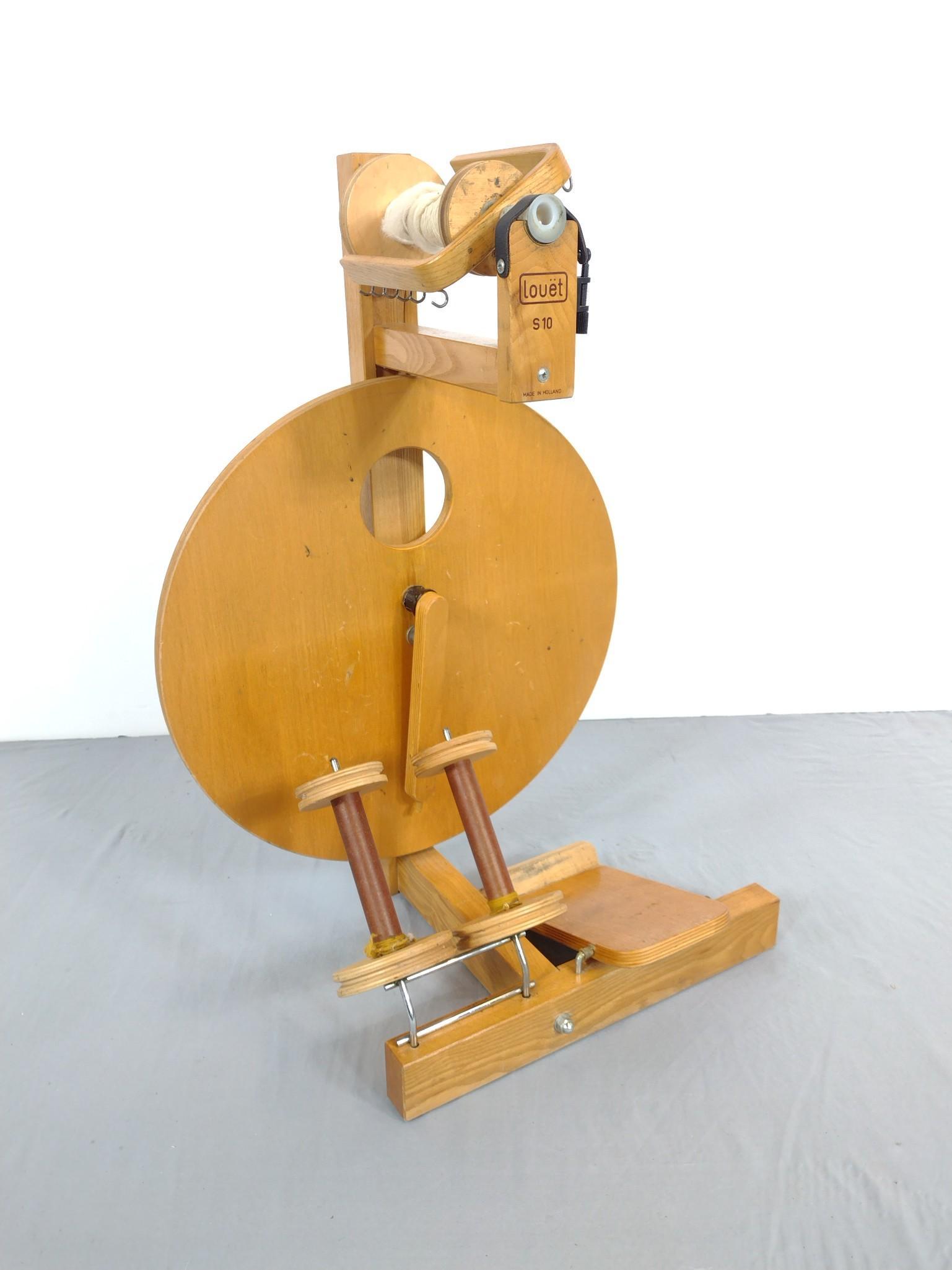 Louet S10 Spinning Wheel (1 of 6)