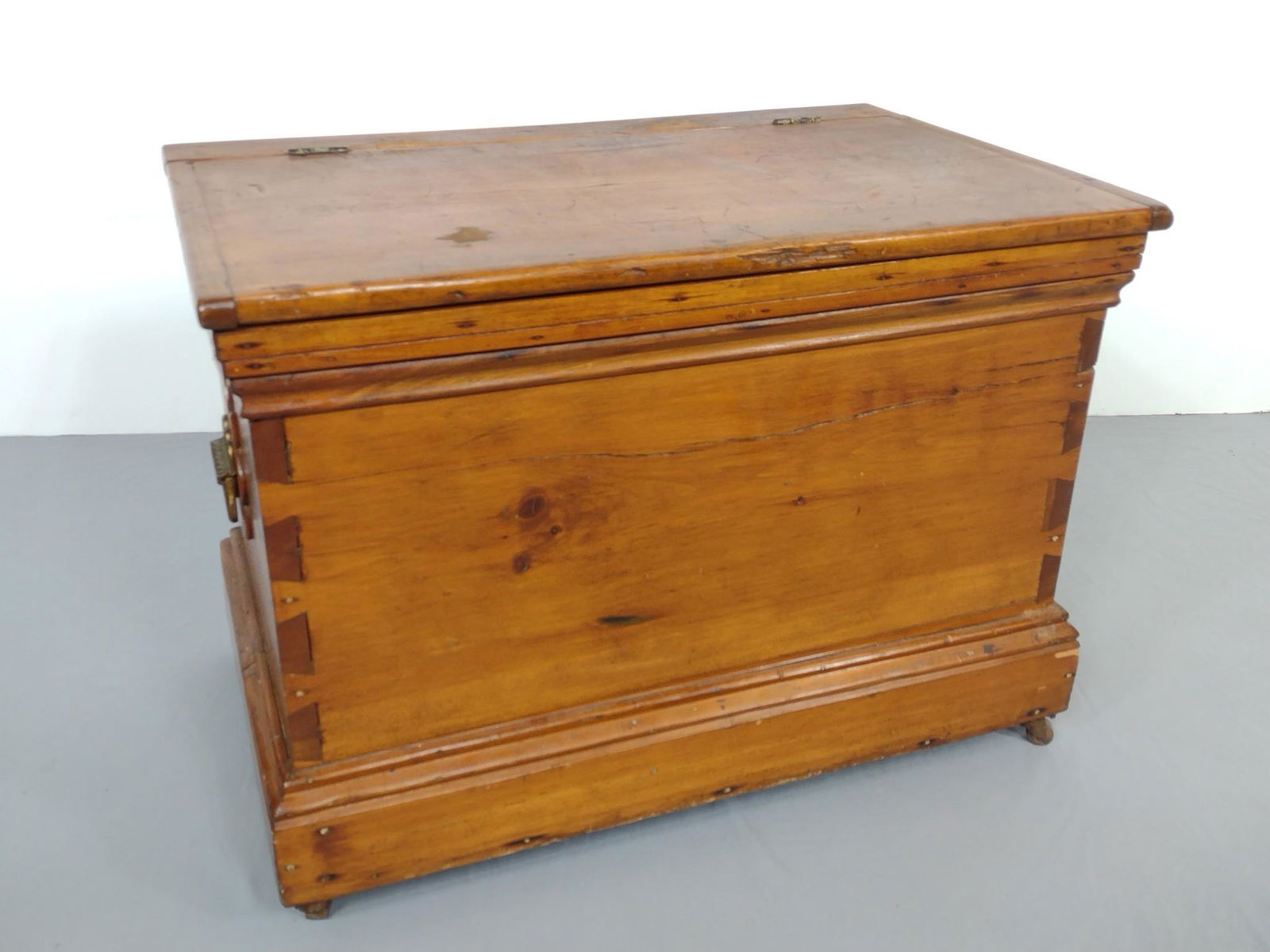 Antique Trunk (1 of 6)