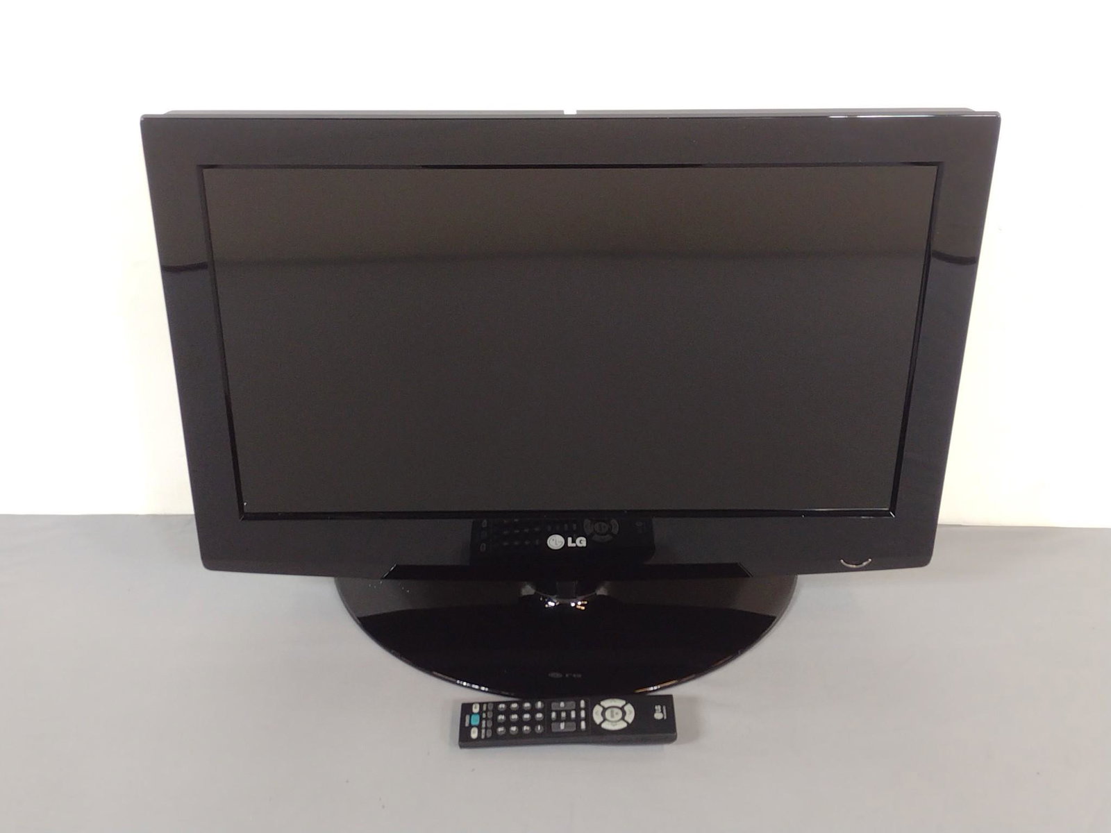 LG 26" HDTV: Working. Model 26LG30-UD. 26" wide X 9" deep X 20" high. 720P. Has remote. HDMI X 3, USB X 1. MG. IMPORTANT: Before bidding, please read the terms and conditions. When you registered for the auction y