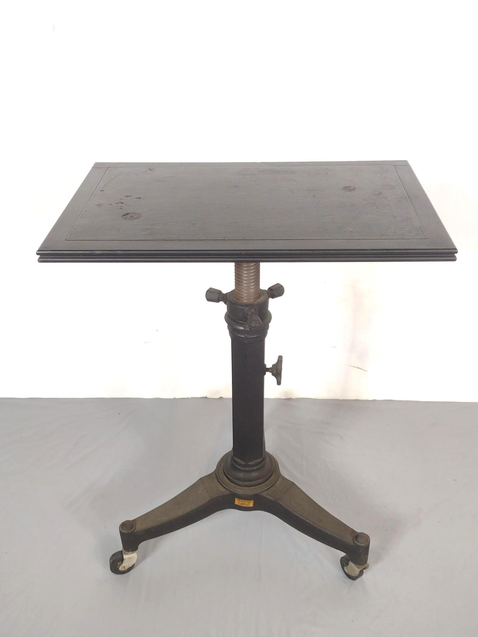 Karlo Manufacturing Adjustable Rolling Table (1 of 6)