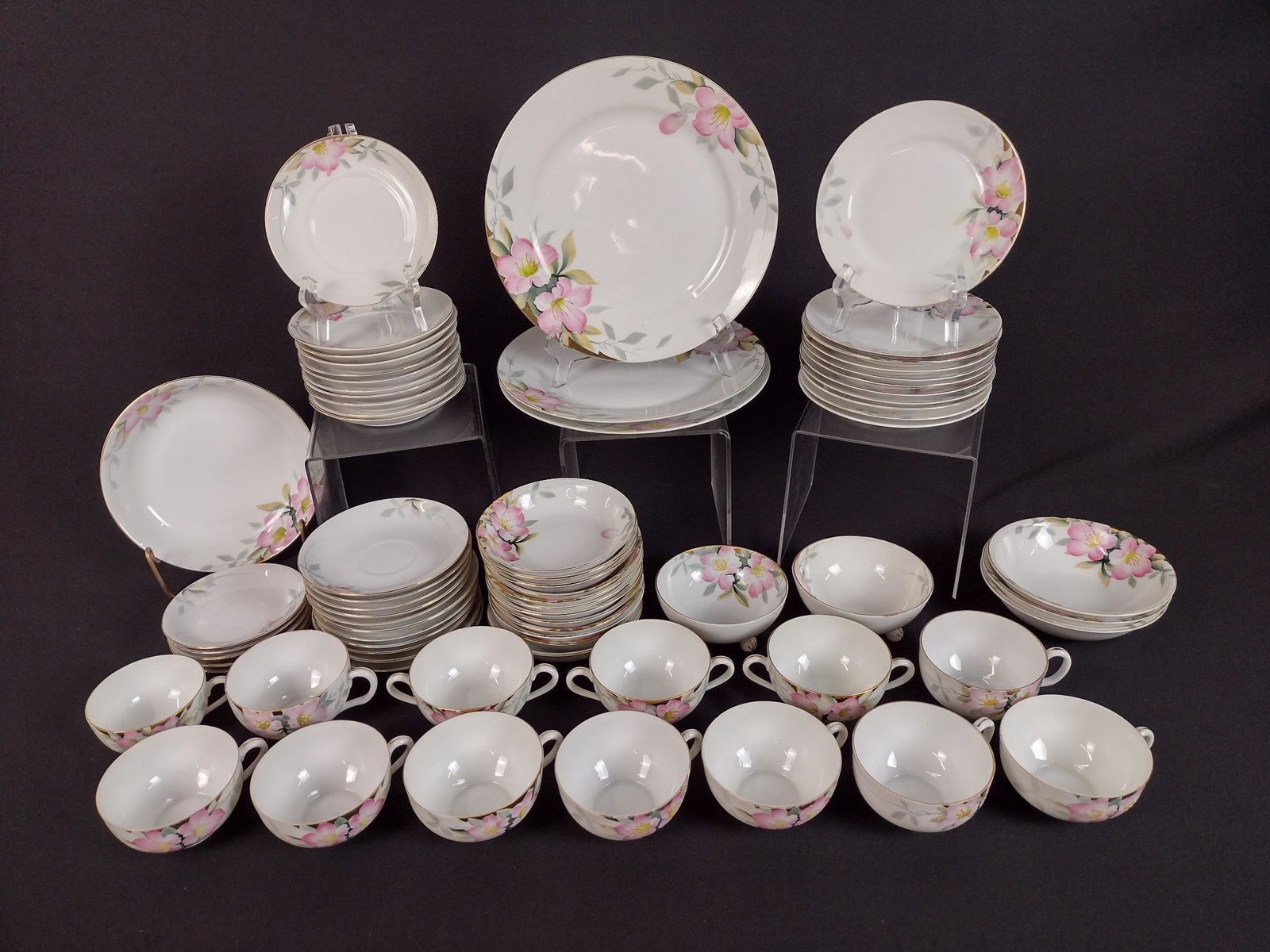 74 Pcs Noritake Azalea Dinnerware (1 of 6)