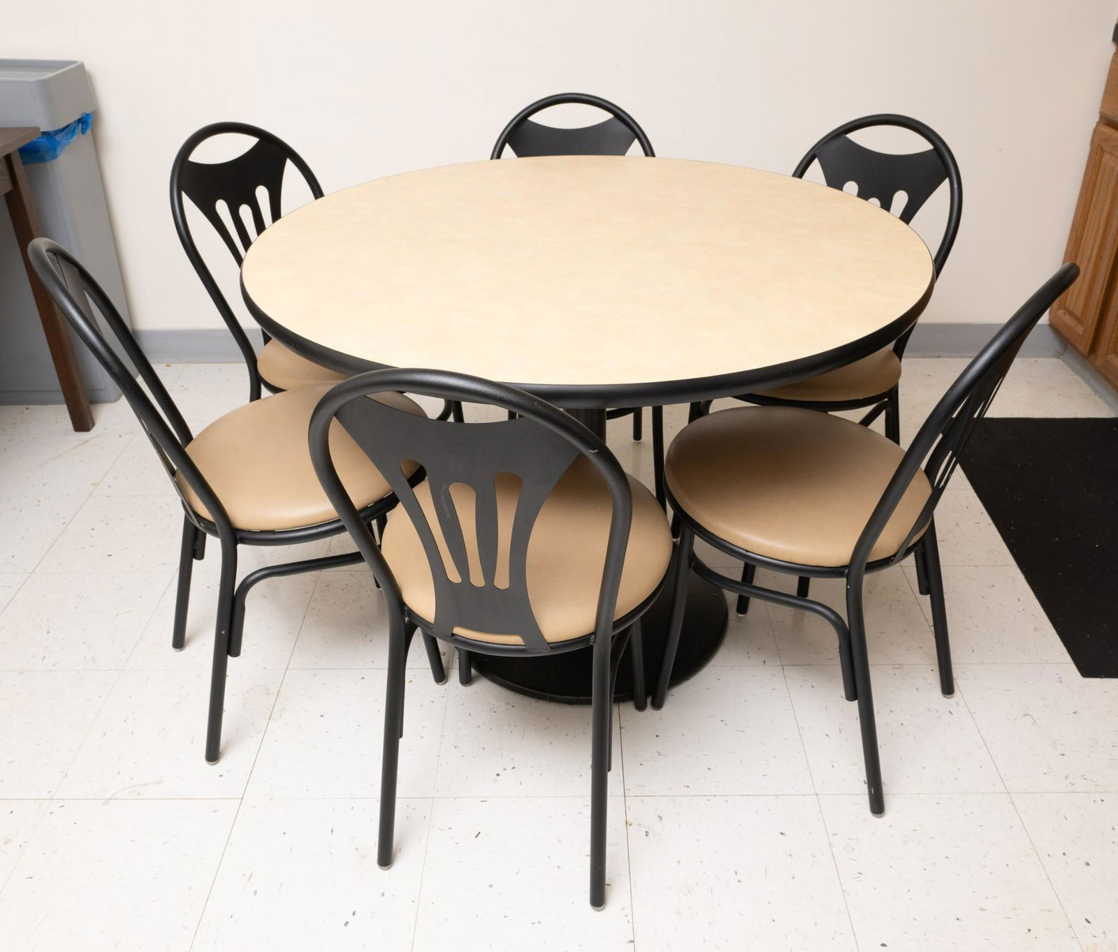 Round Table w/ 6 Chairs (1 of 3)