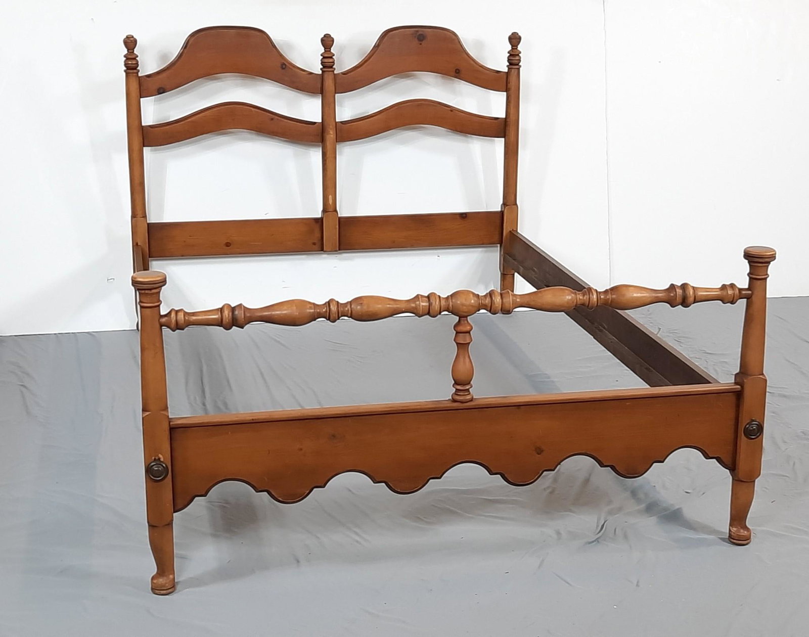 Pine Bed: 56-1/2" wide x 80-1/2" deep x 43-1/2" high. No manufacturers name. LR IMPORTANT: Before bidding, please read the terms and conditions. When you registered for the auction you agreed to these terms and