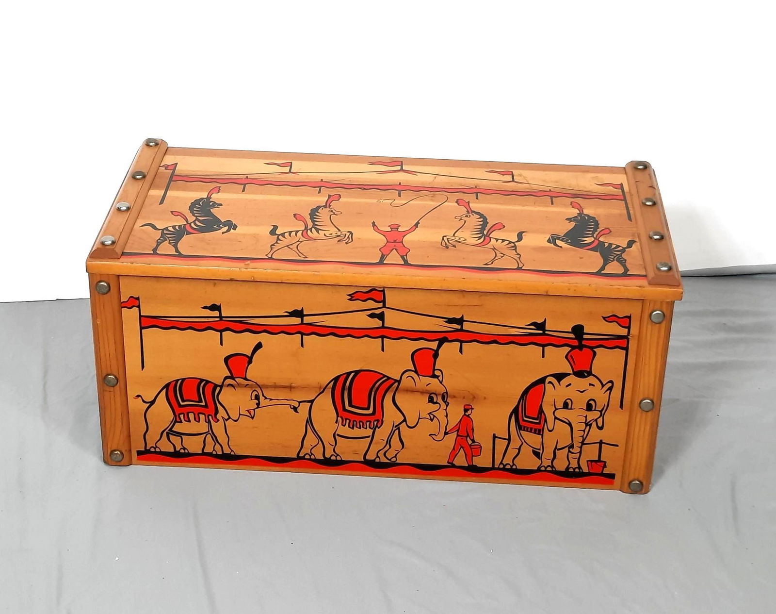 Vintage Circus Toy Chest (1 of 3)
