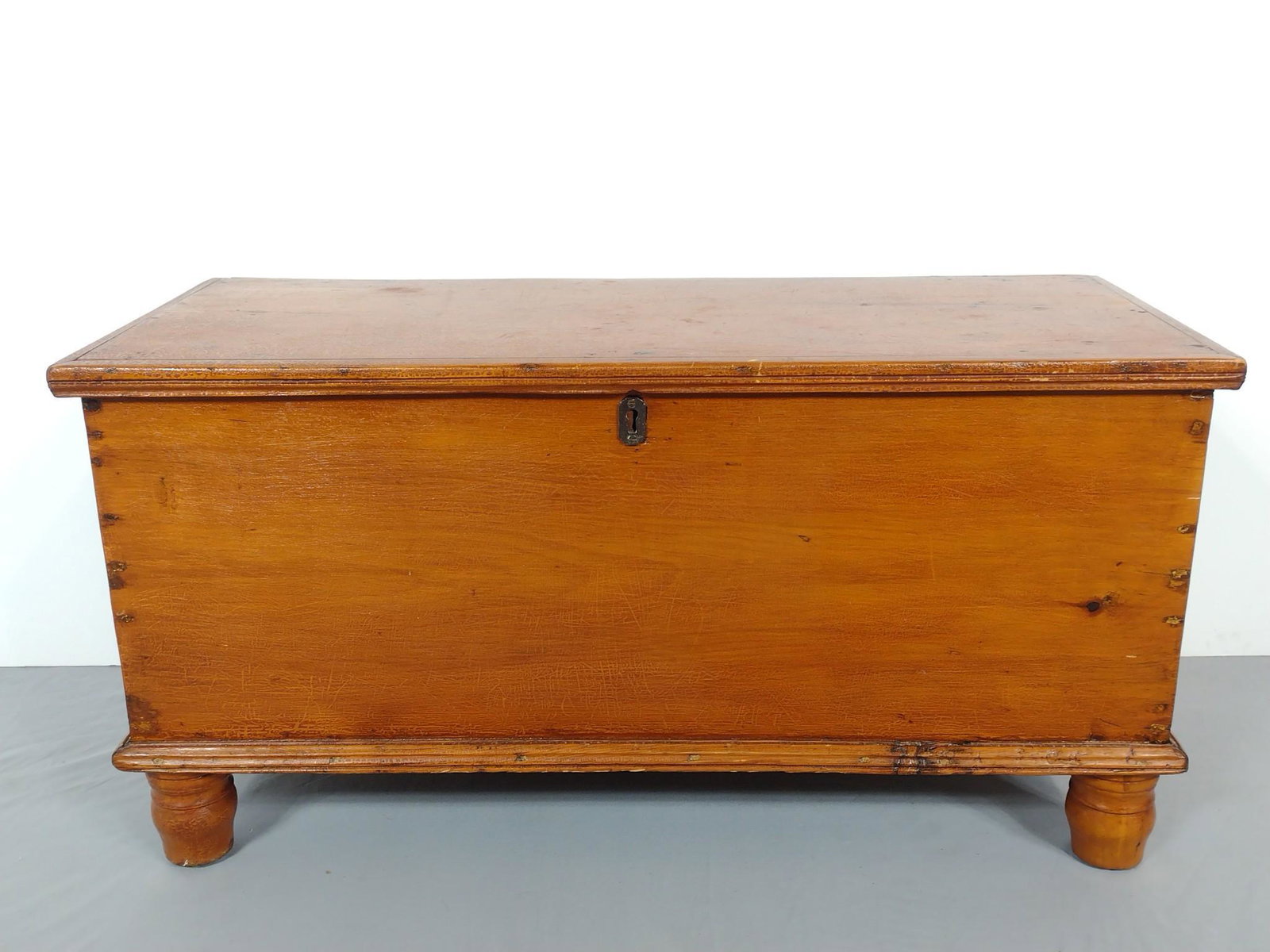 Small Blanket Chest (1 of 8)