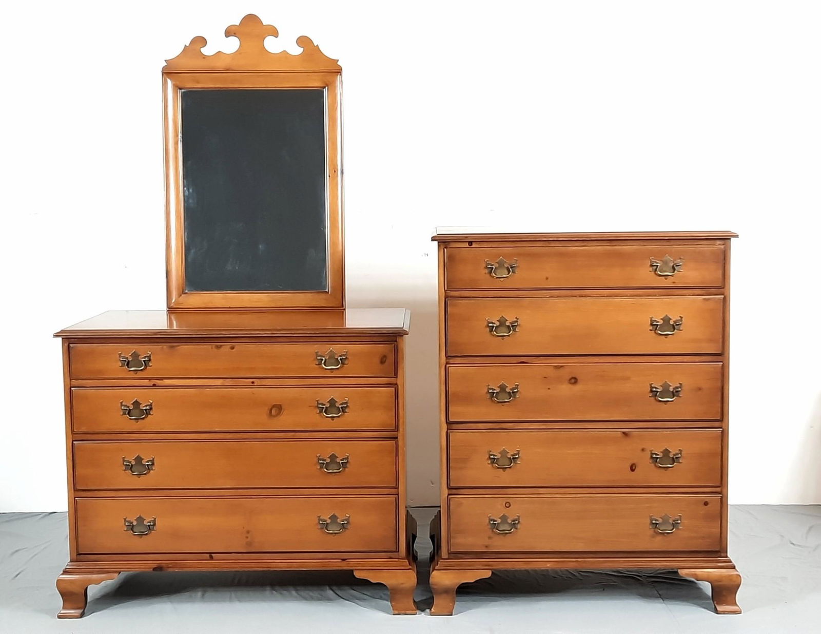 3 Pcs American Traditional by Drexel Dressers and Mirror (1 of 4)